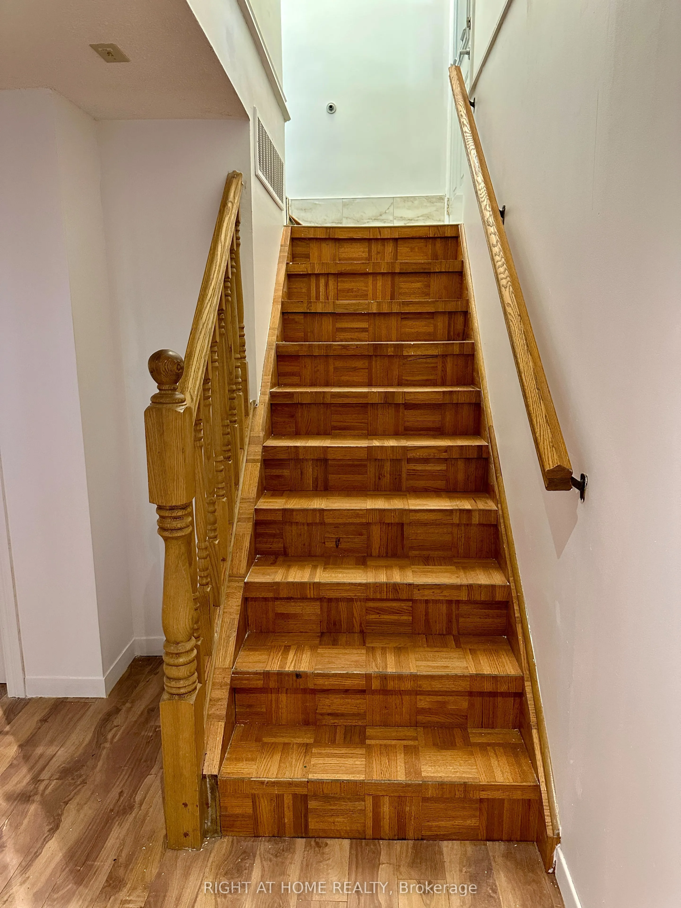 16 Rowanwood Avenue