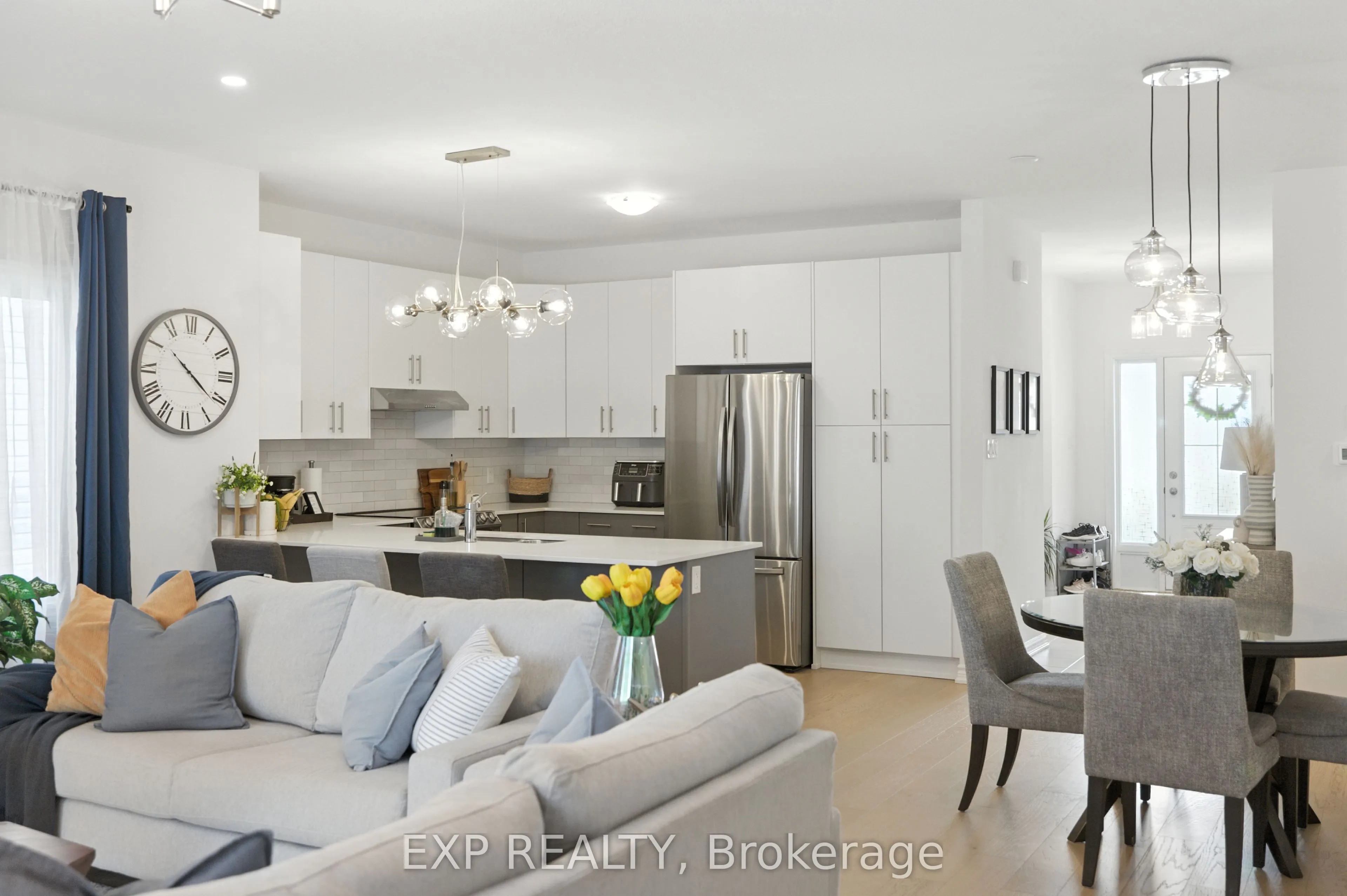 202 DOWSLEY Crescent