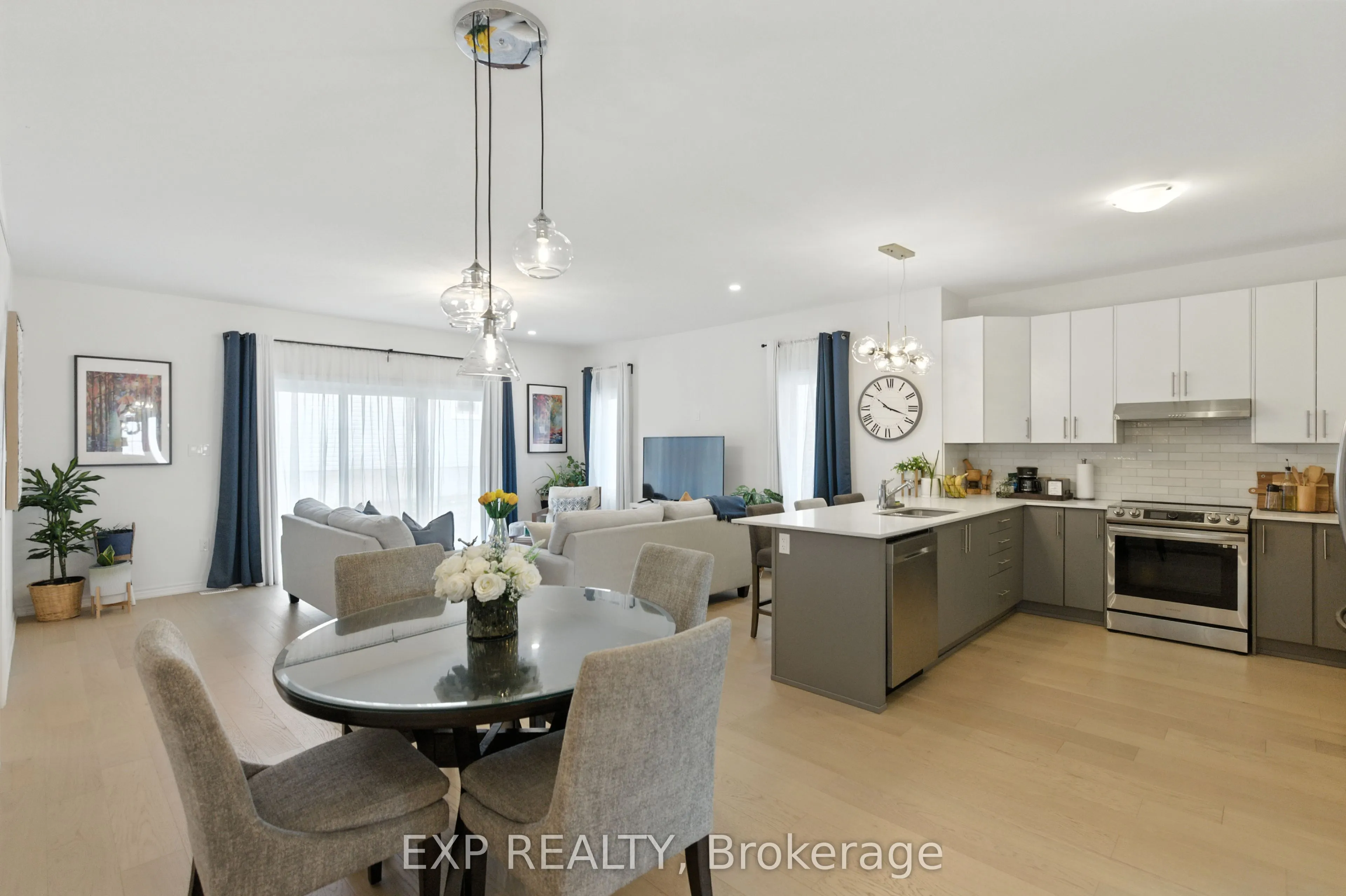 202 DOWSLEY Crescent