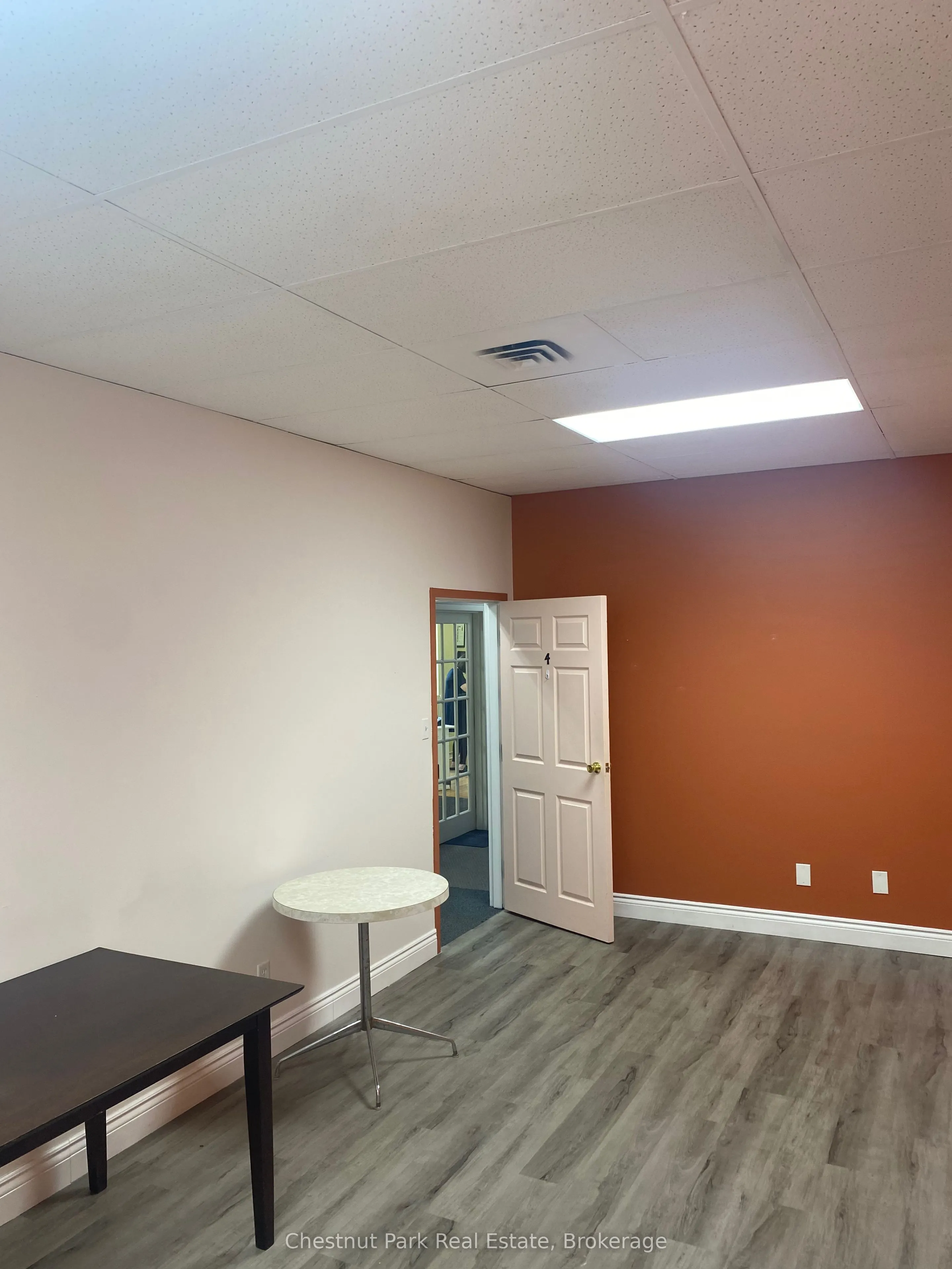 51 MAIN Street E, #4