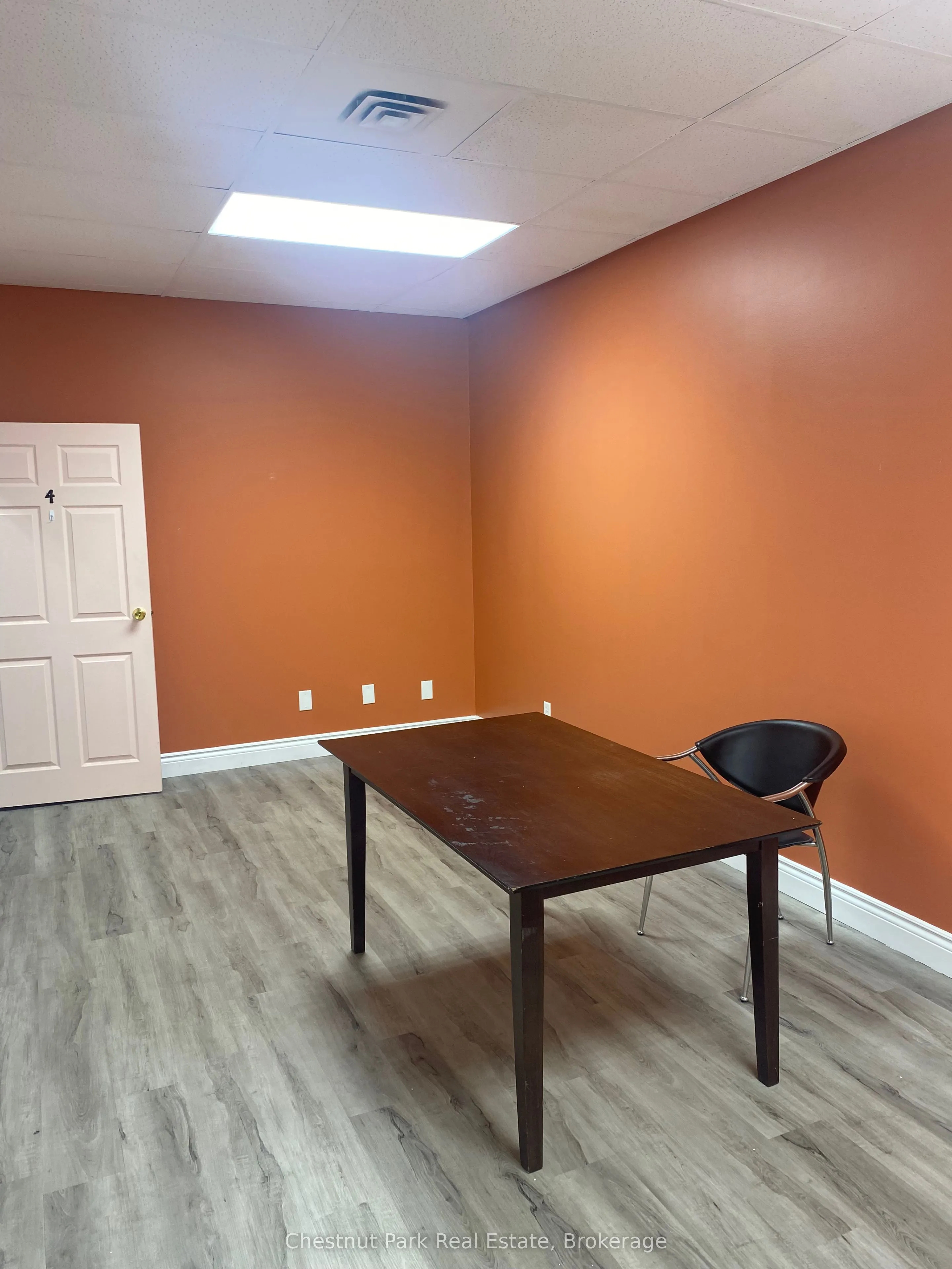51 MAIN Street E, #4