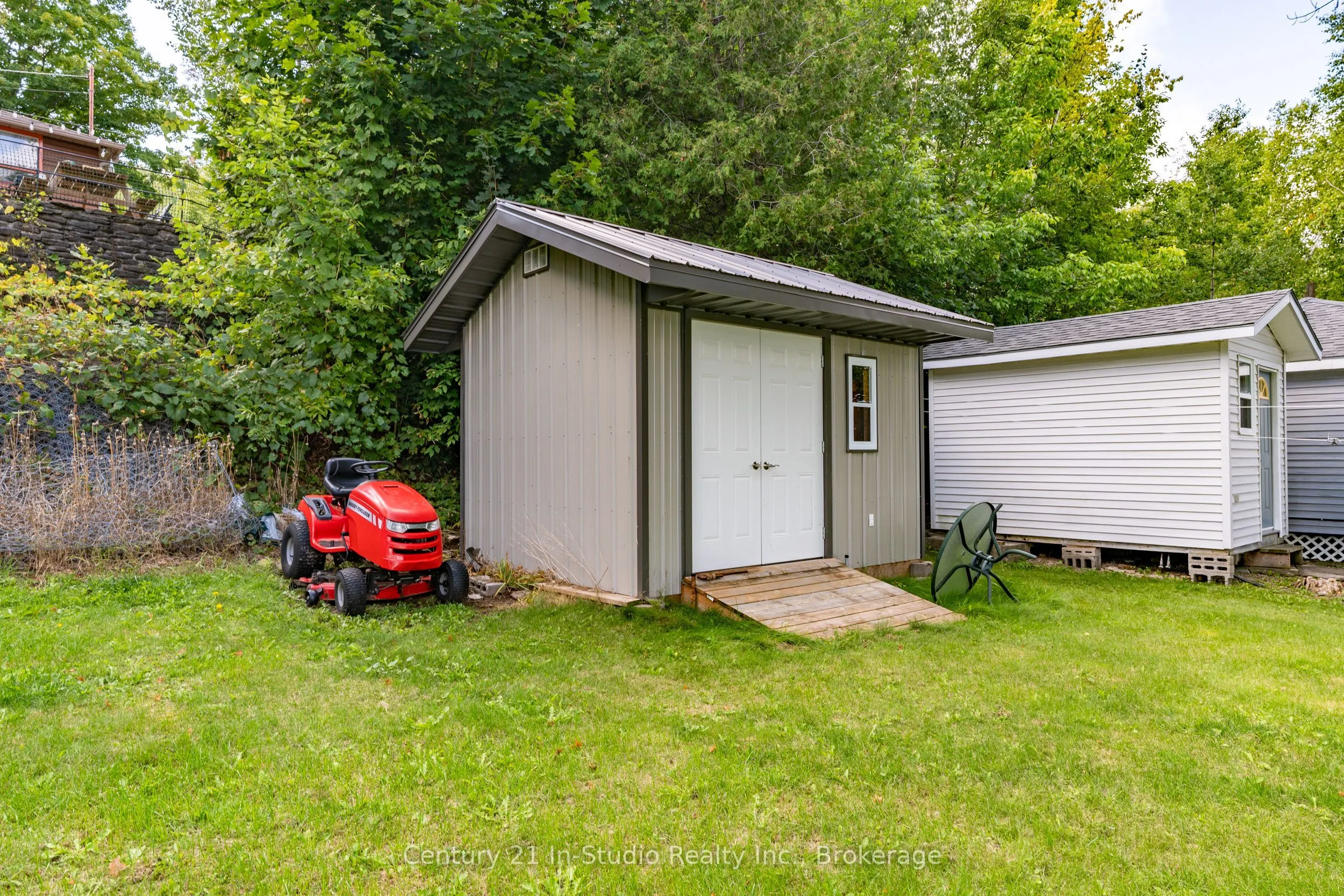 504725 Grey 1 Road