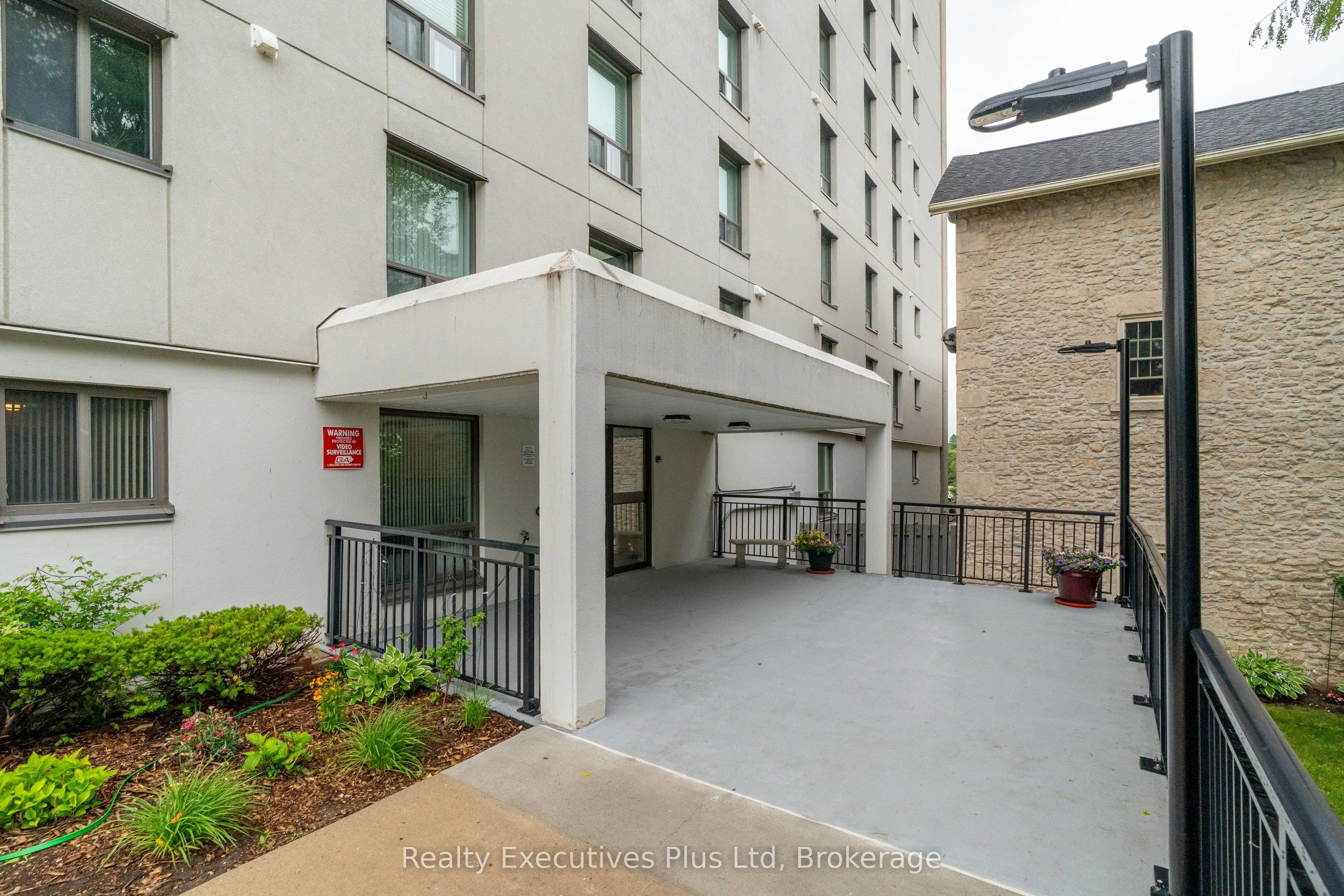 358 Waterloo Avenue, #902