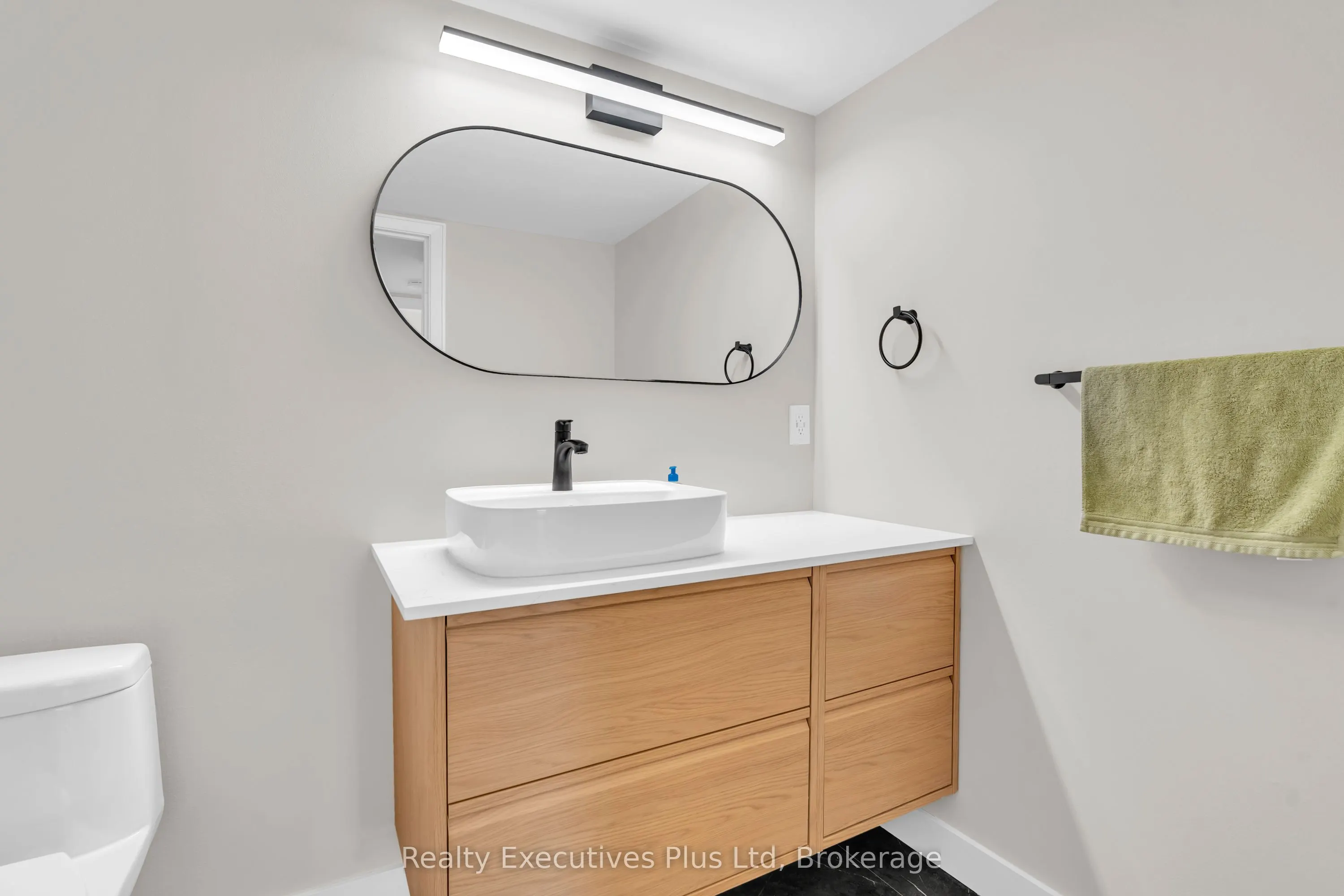 358 Waterloo Avenue, #902