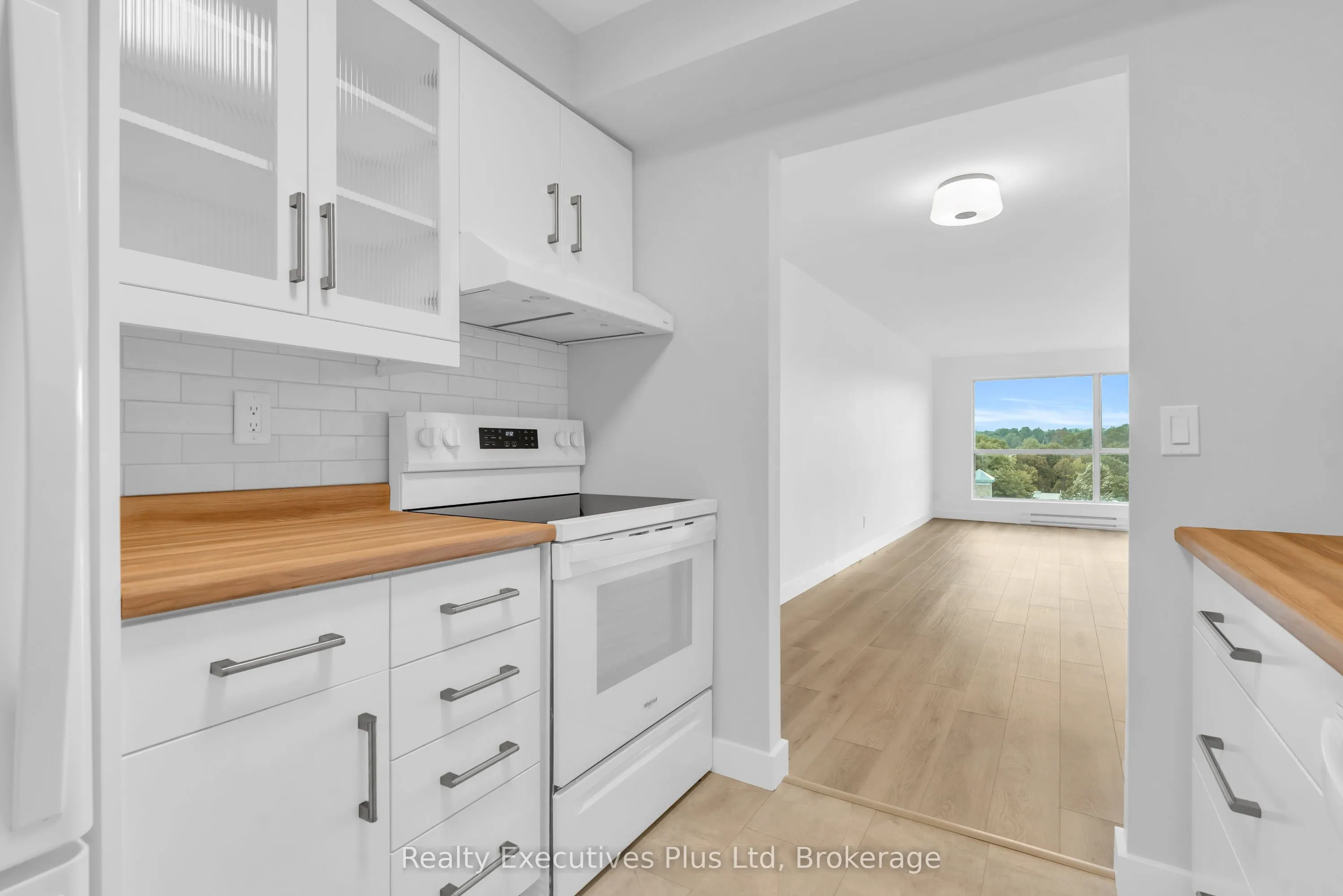 358 Waterloo Avenue, #902