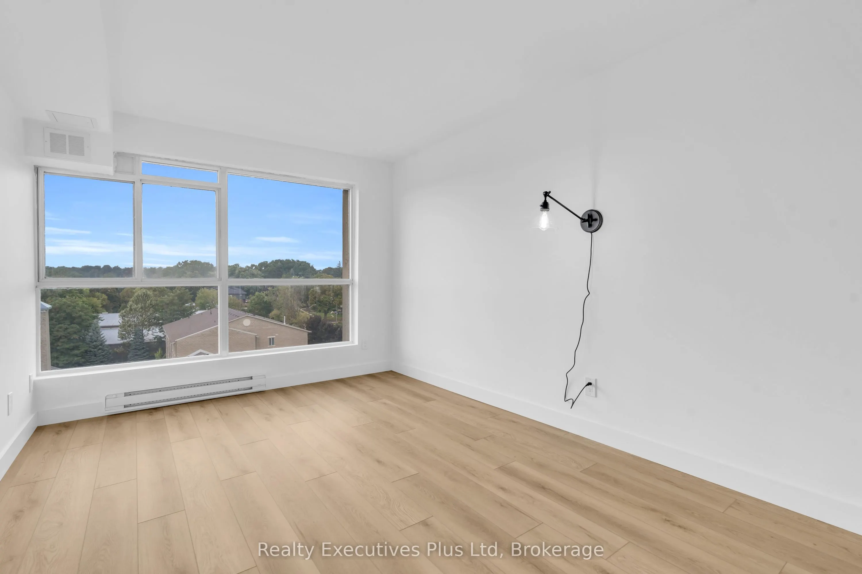 358 Waterloo Avenue, #902