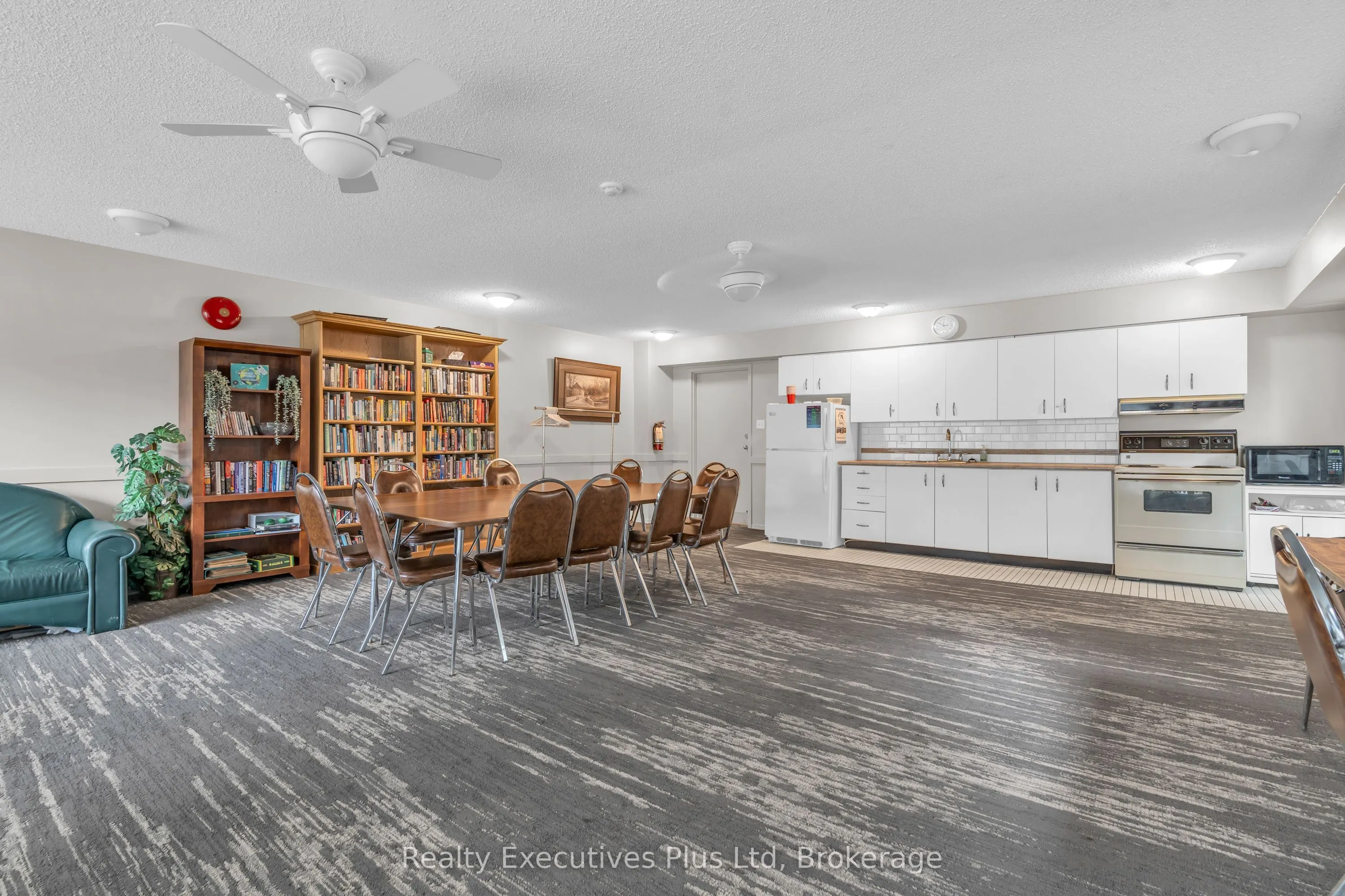 358 Waterloo Avenue, #902