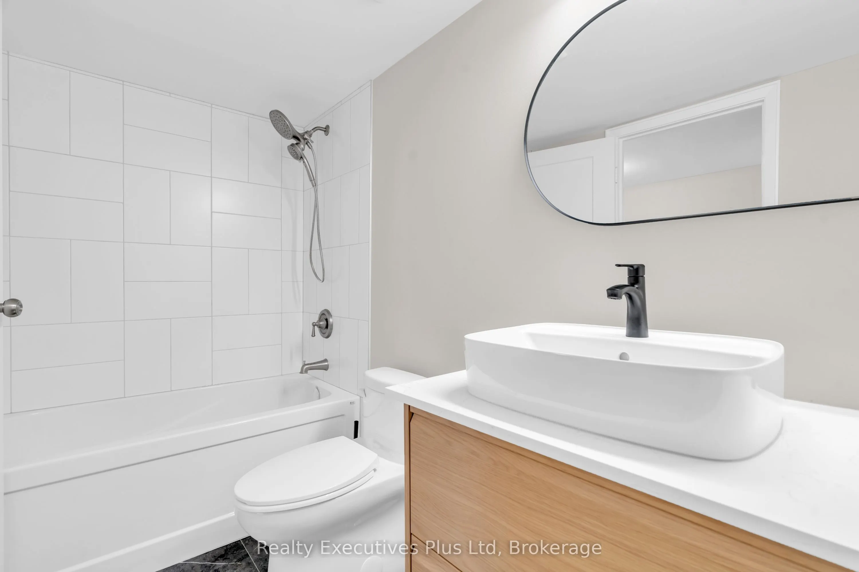 358 Waterloo Avenue, #902