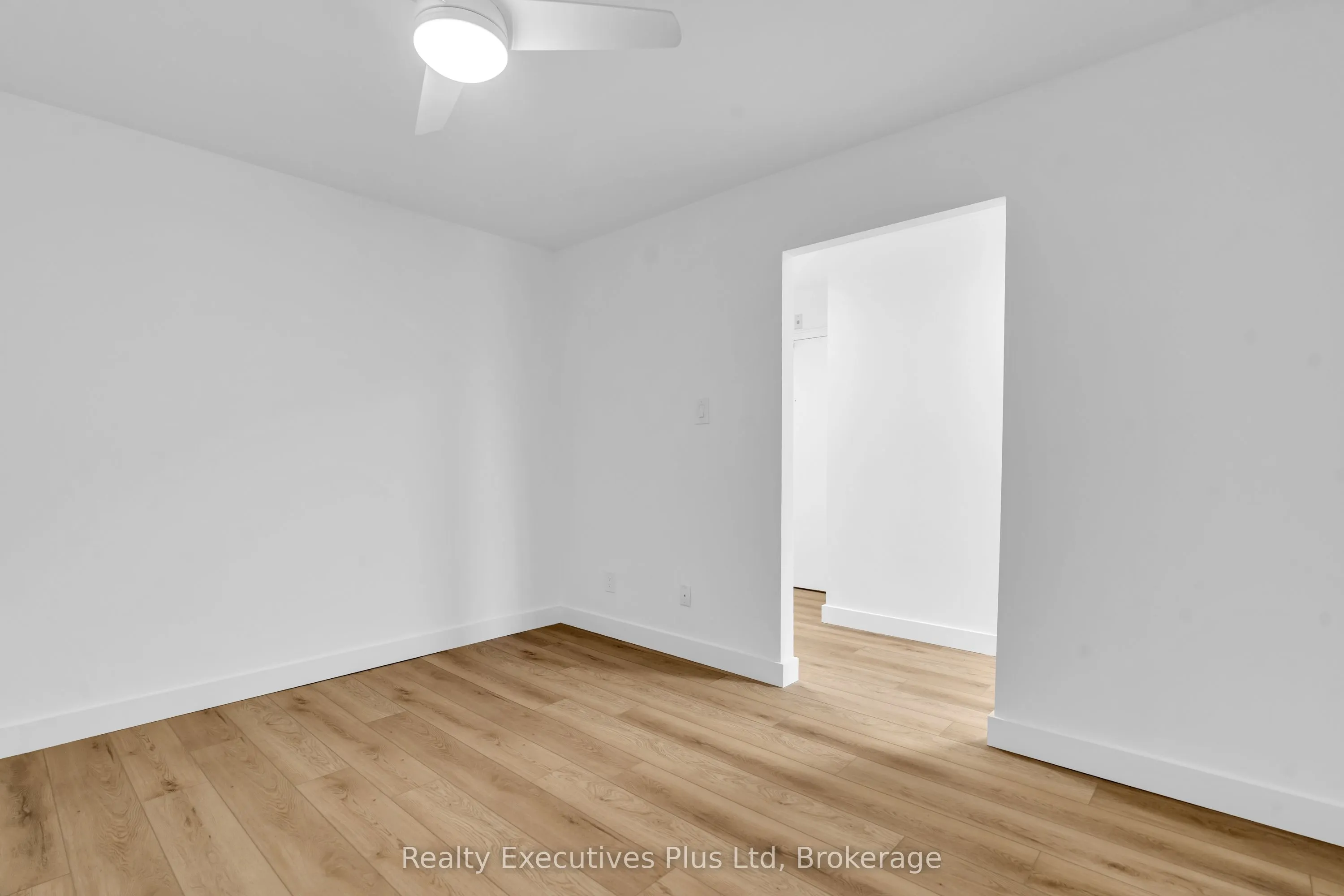 358 Waterloo Avenue, #902