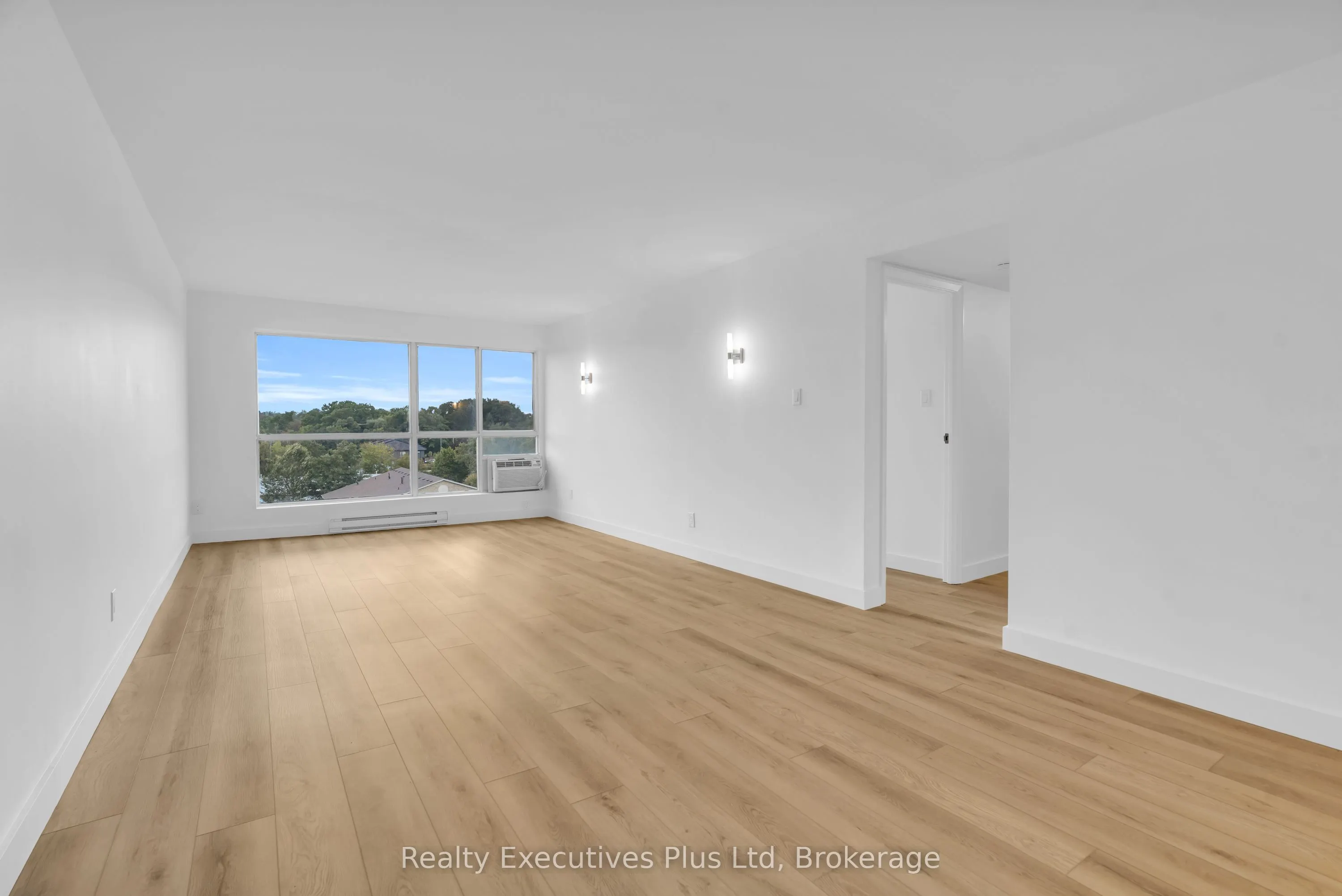 358 Waterloo Avenue, #902