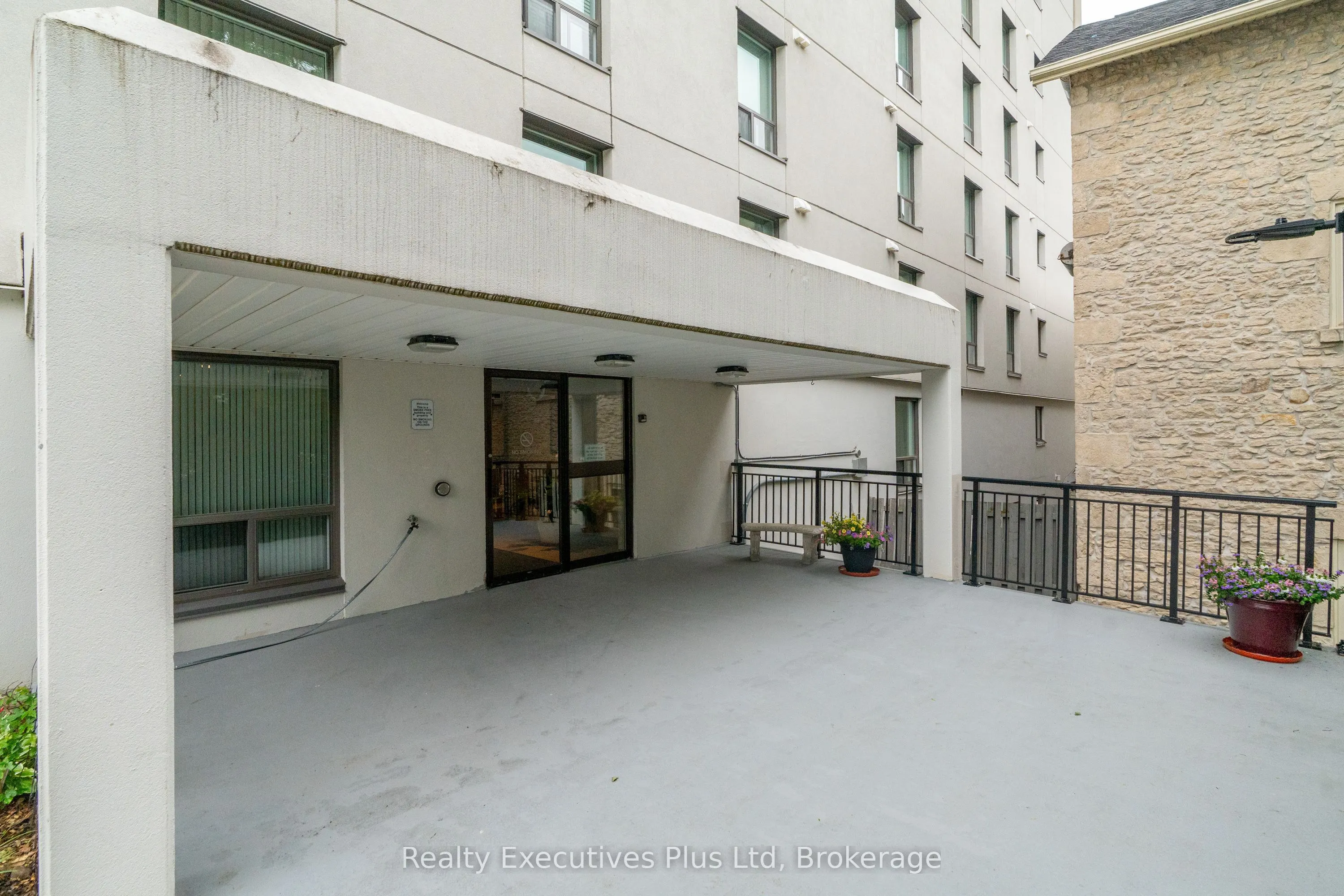 358 Waterloo Avenue, #902
