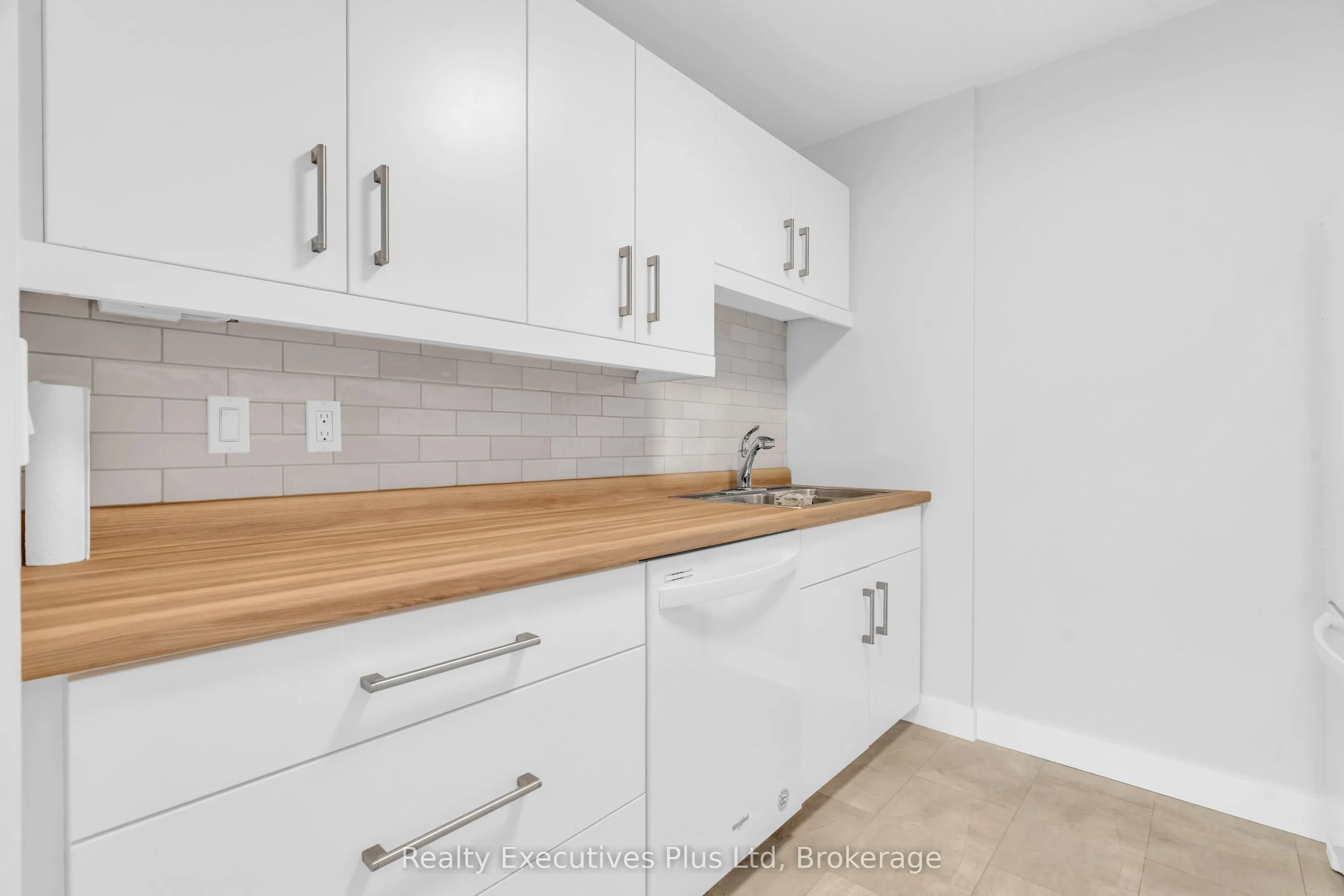 358 Waterloo Avenue, #902