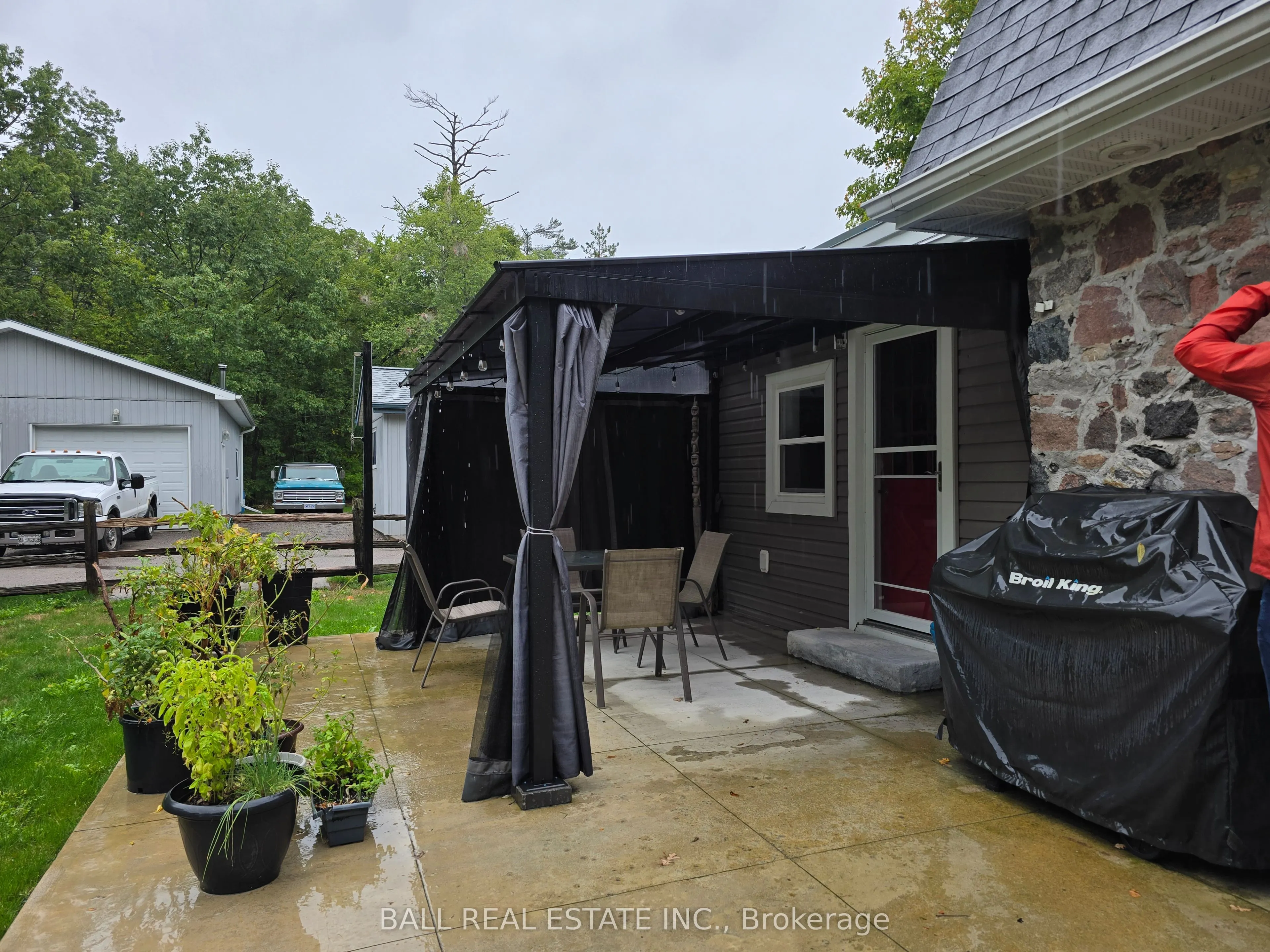 2056 Young's Point Road
