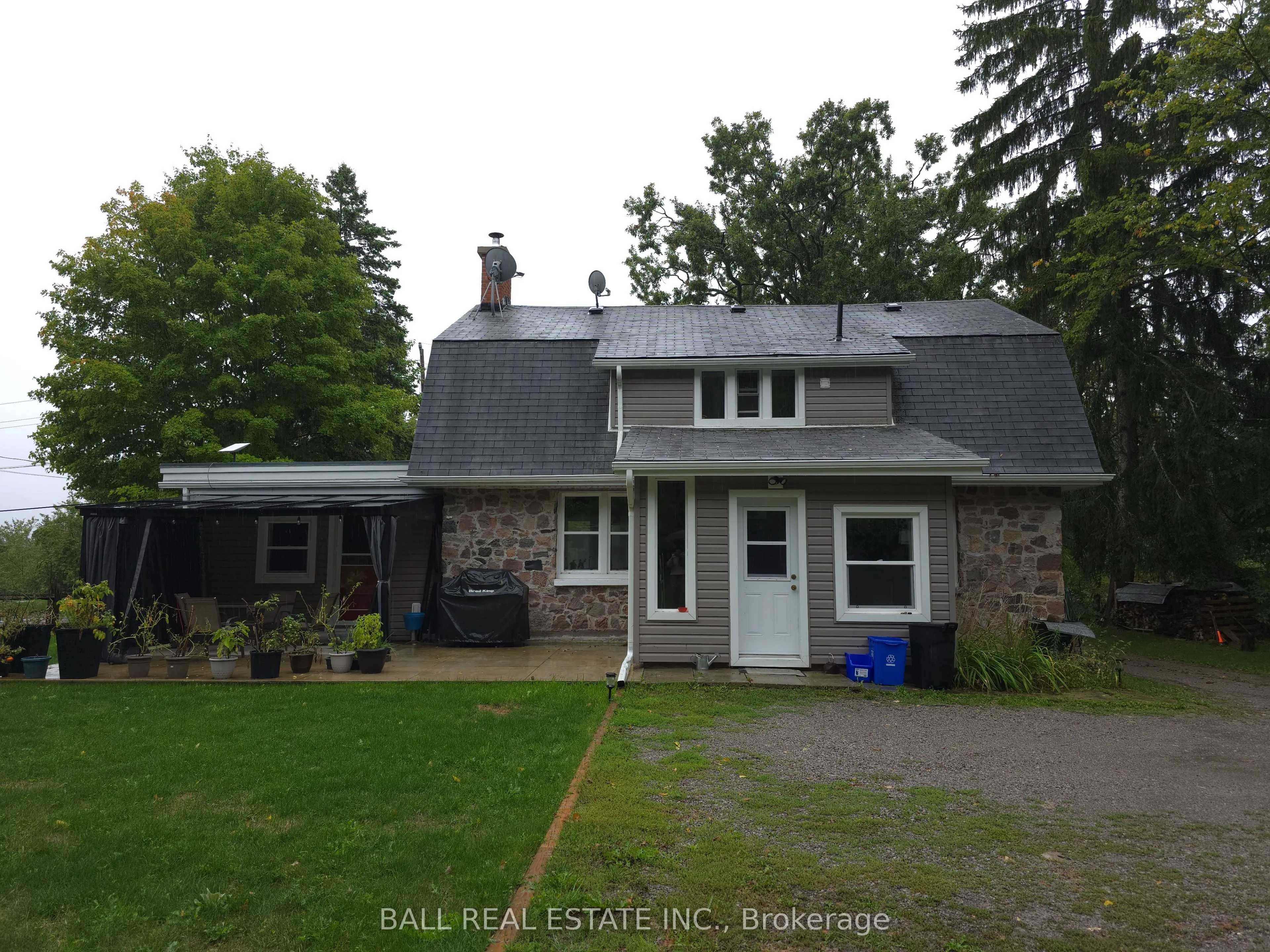 2056 Young's Point Road