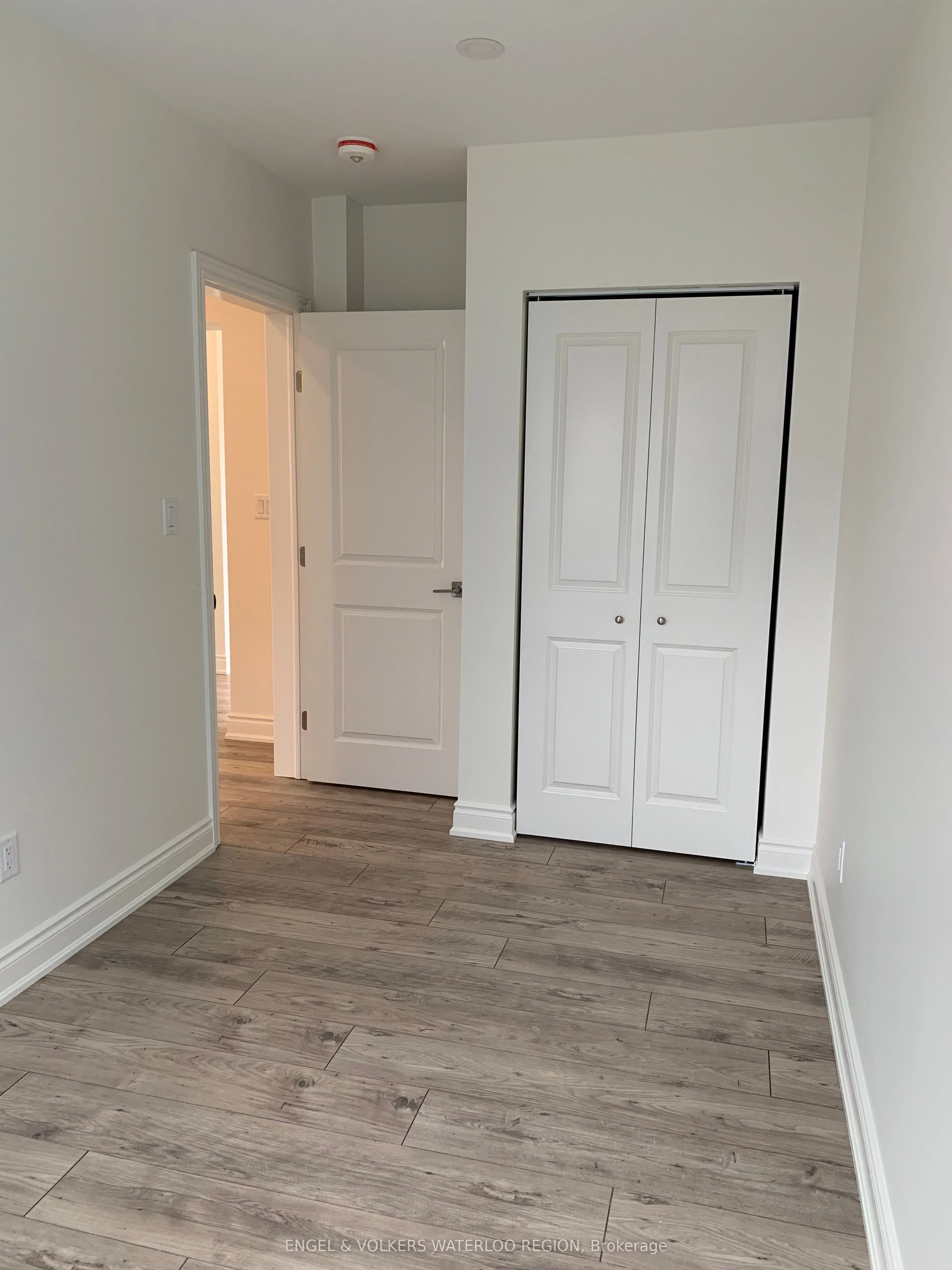 299 Bridgeport Road E, #Main