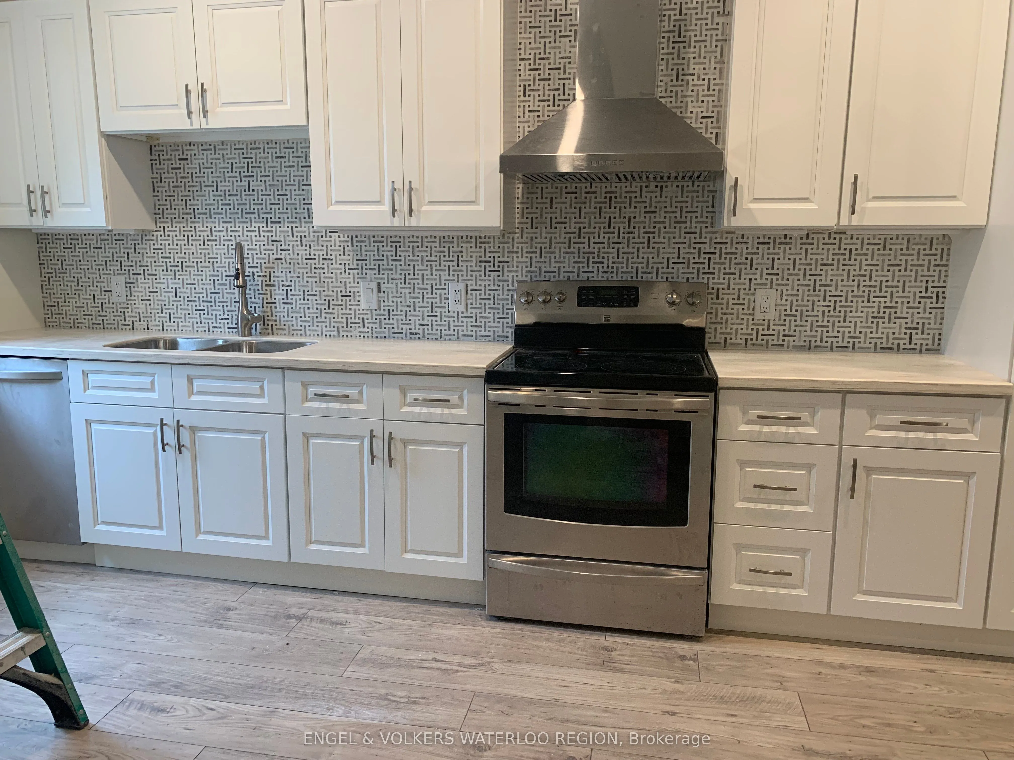 299 Bridgeport Road E, #Main