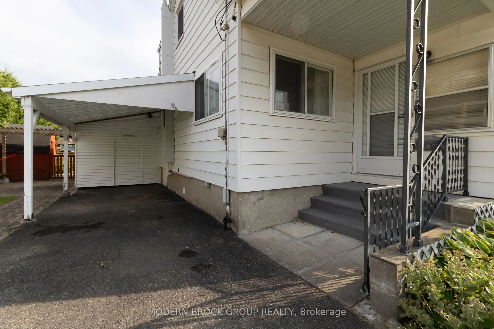 35 Broadway Avenue