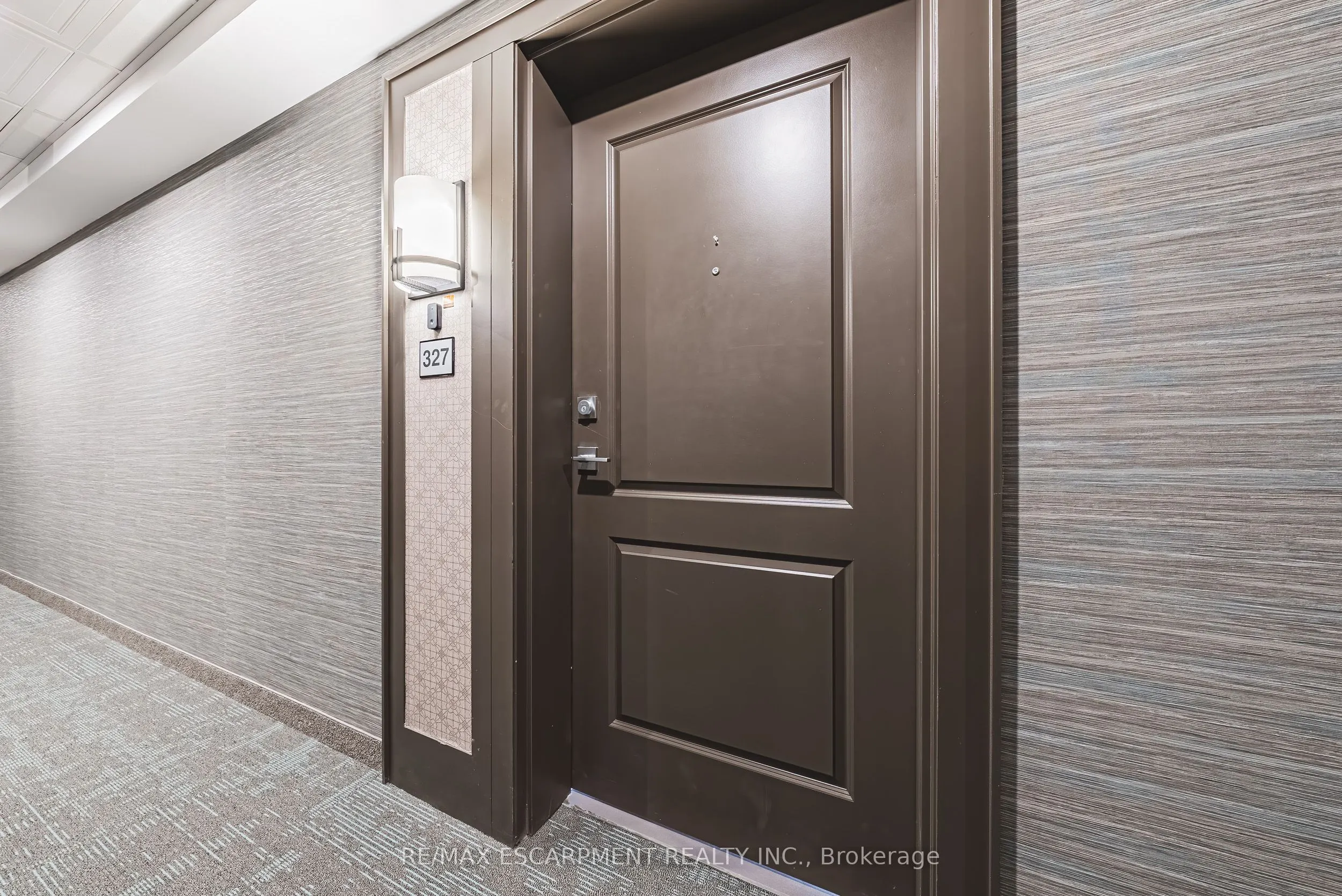 460 DUNDAS Street E, #327