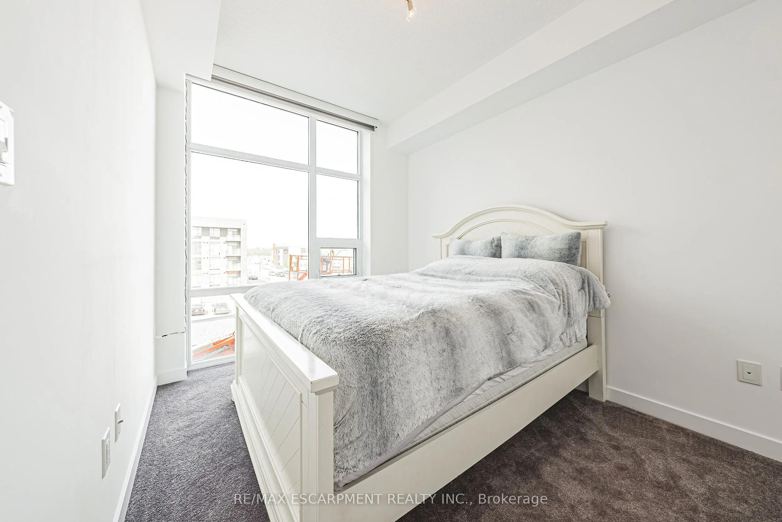 460 DUNDAS Street E, #327