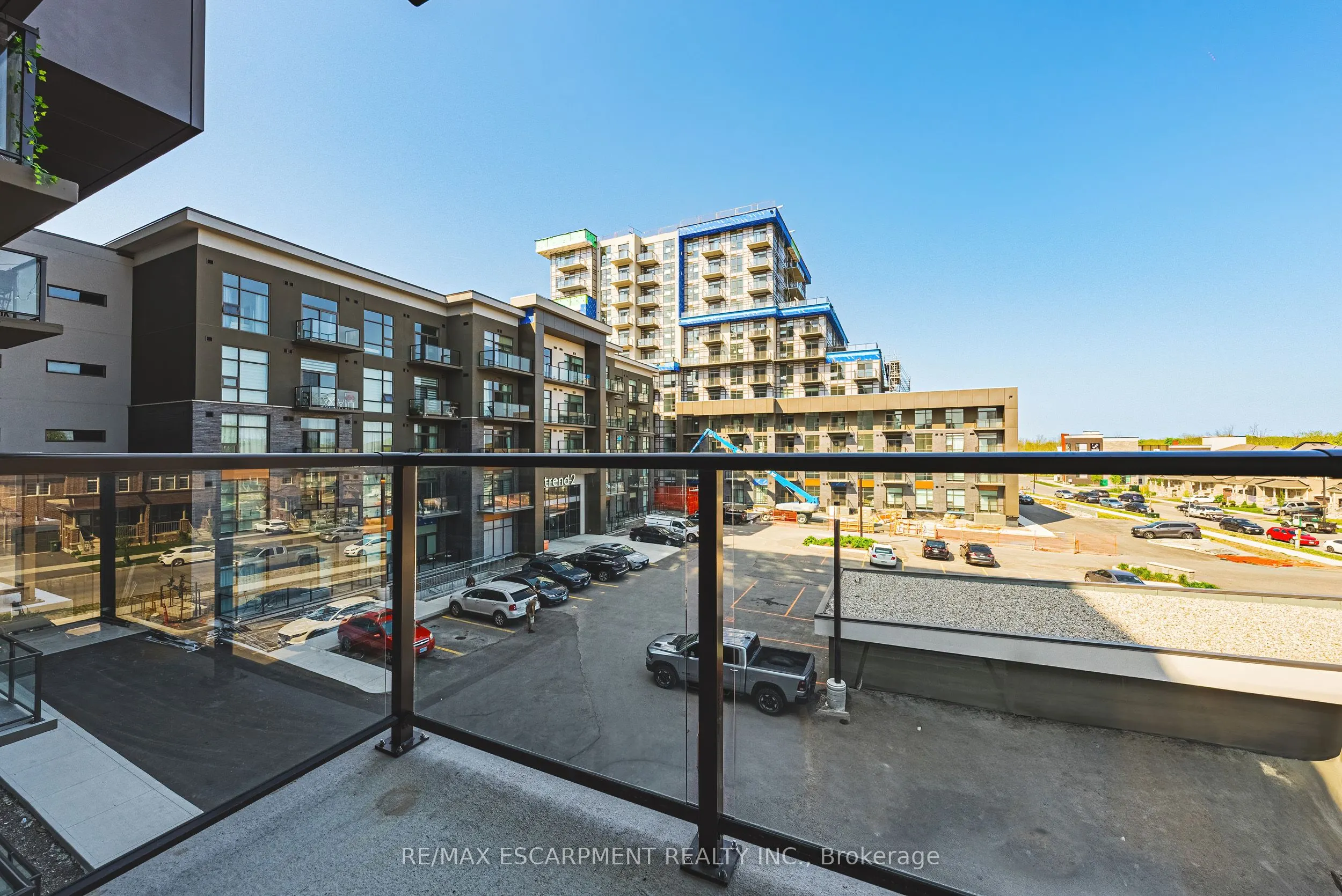 460 DUNDAS Street E, #327
