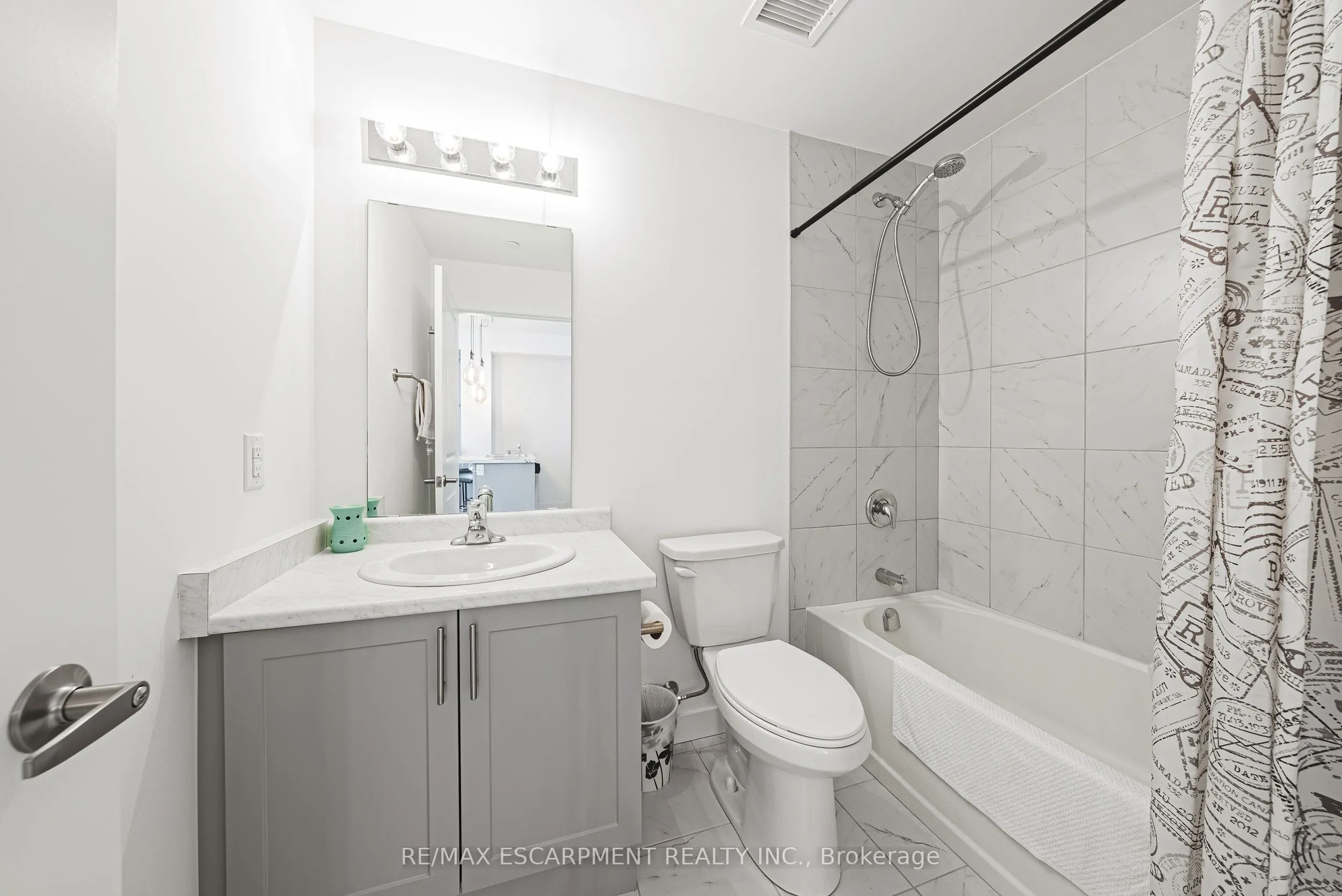 460 DUNDAS Street E, #327