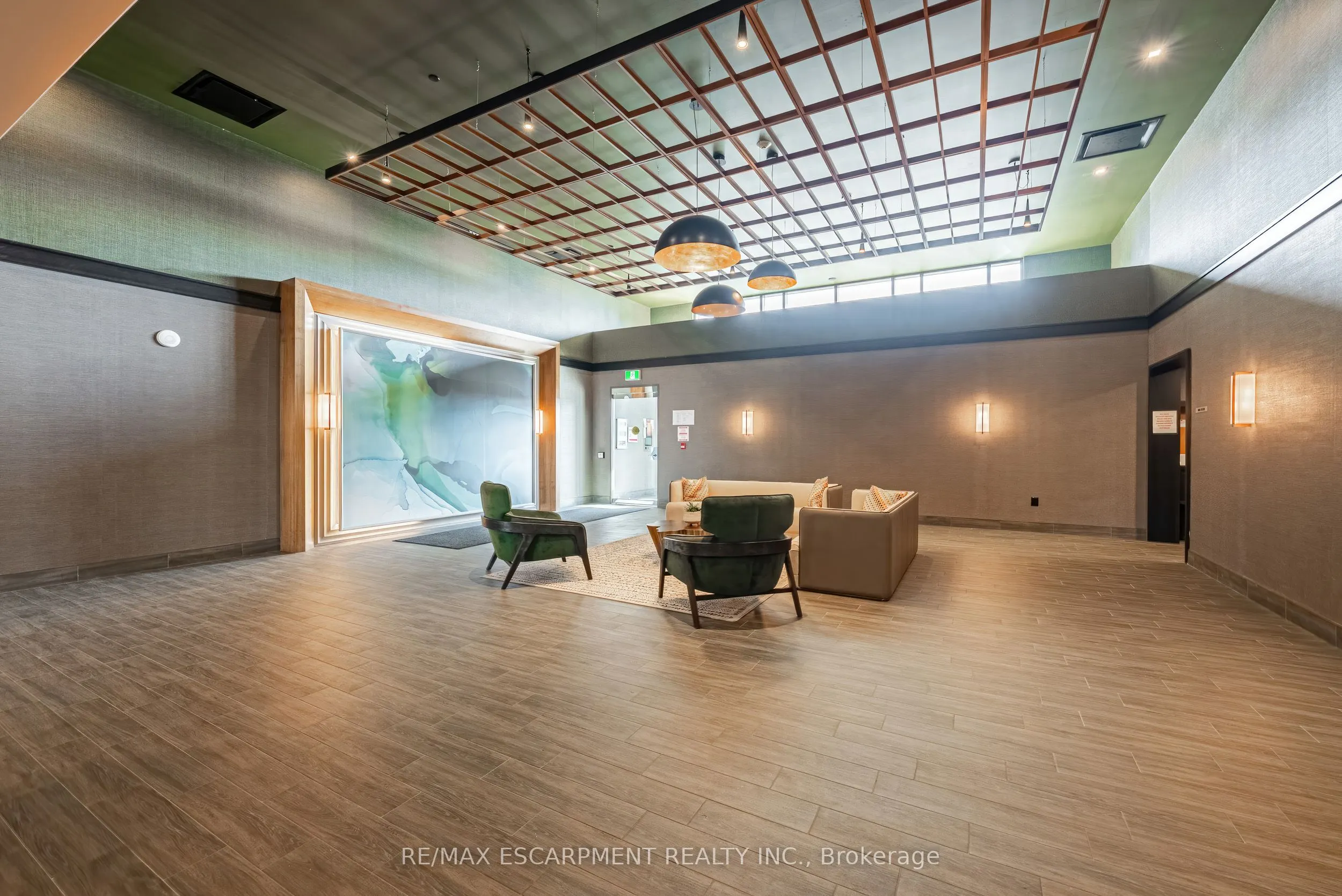 460 DUNDAS Street E, #327