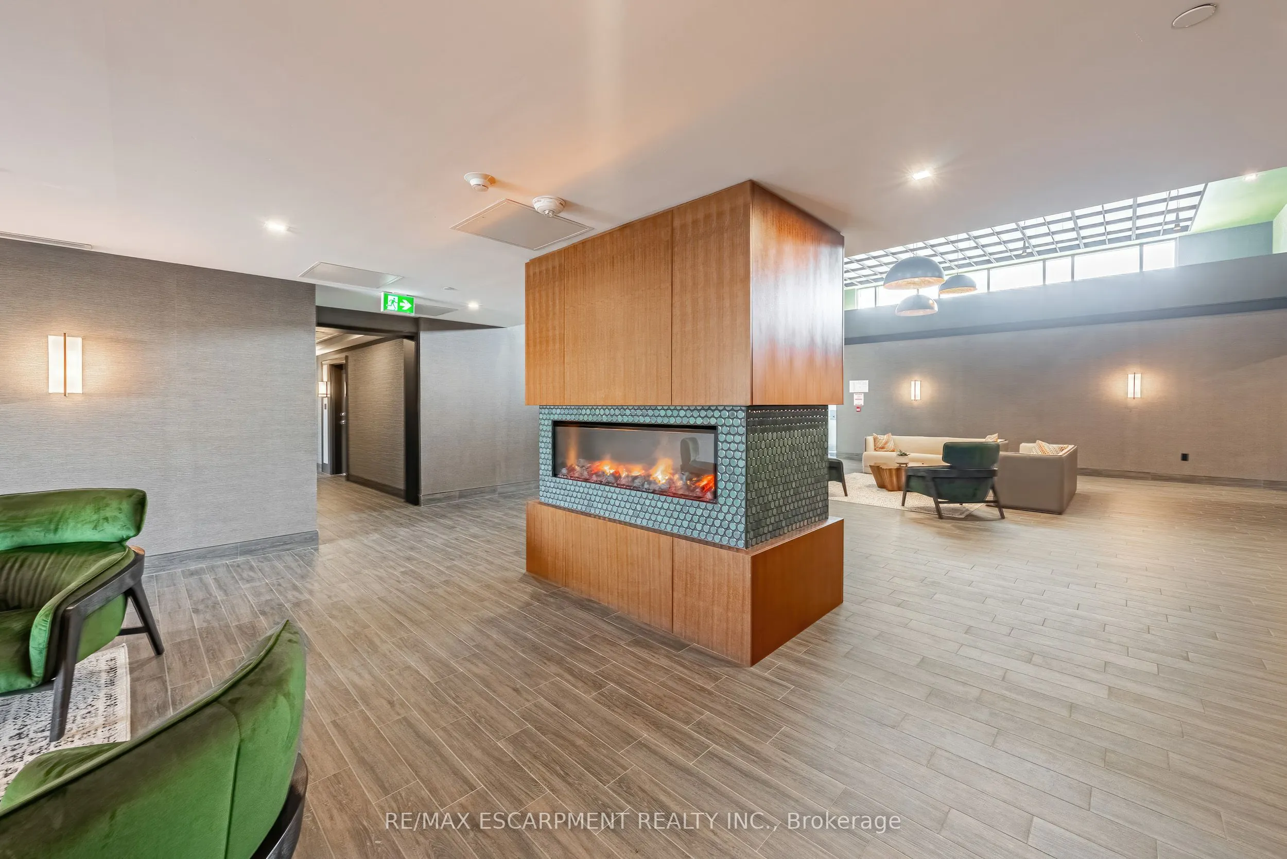 460 DUNDAS Street E, #327
