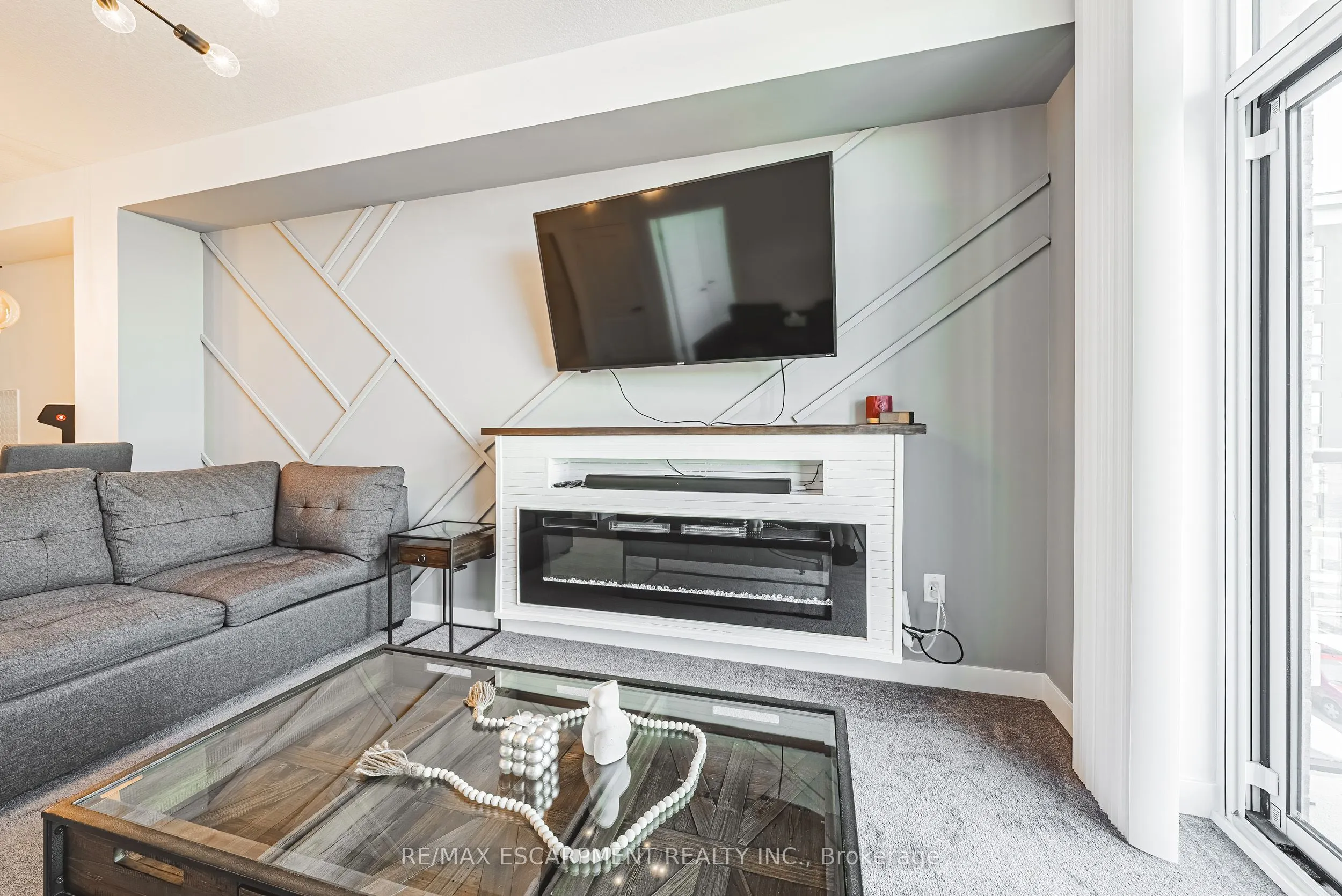 460 DUNDAS Street E, #327
