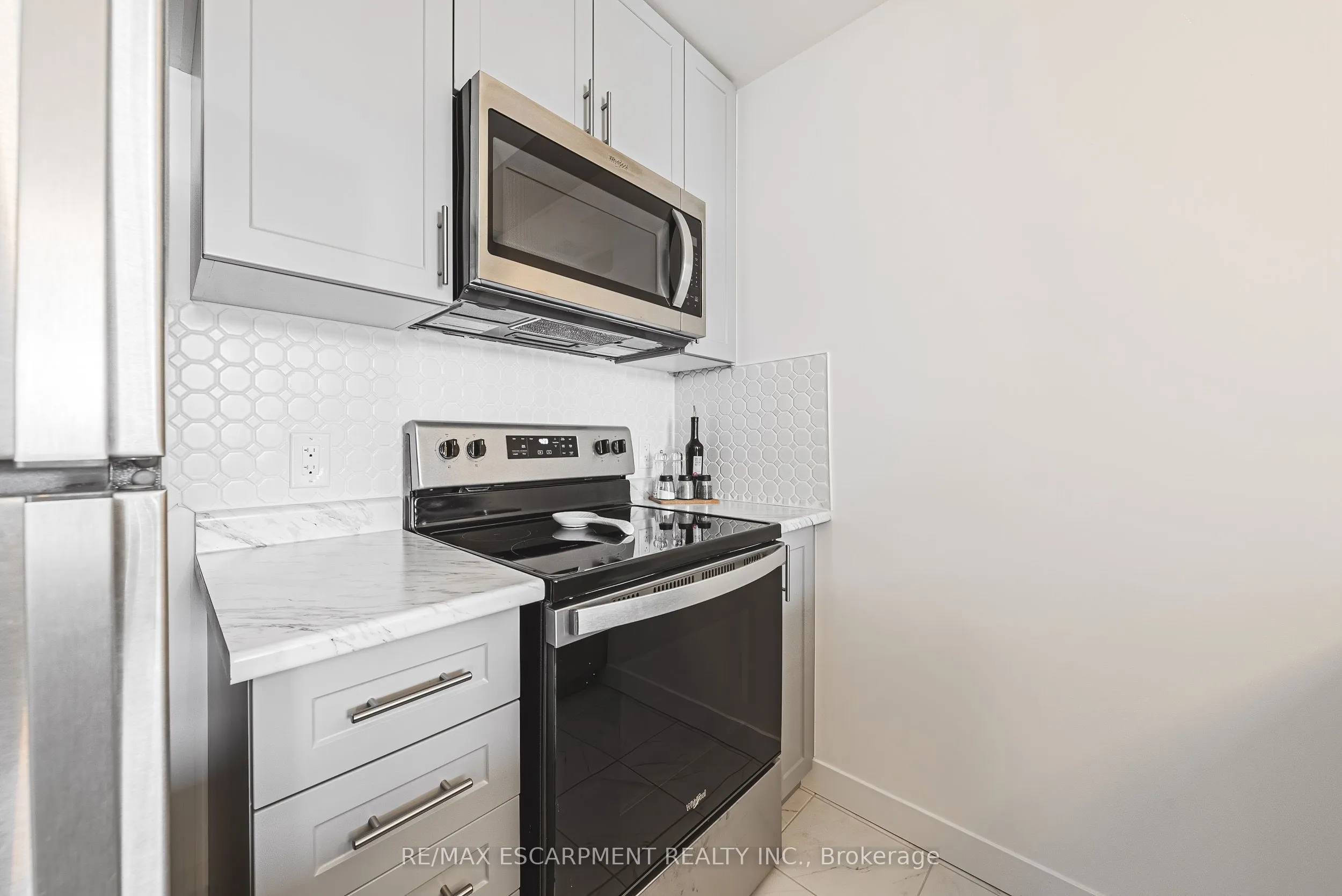 460 DUNDAS Street E, #327