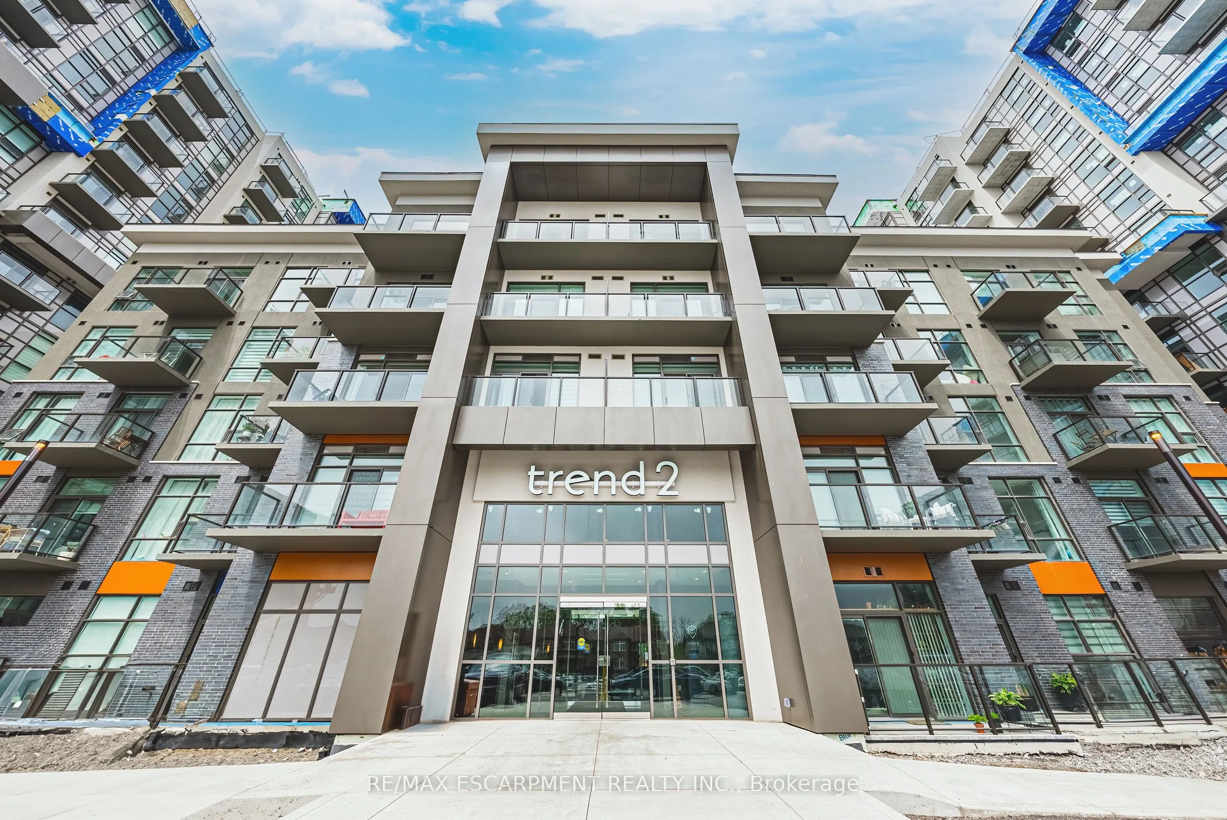 460 DUNDAS Street E, #327