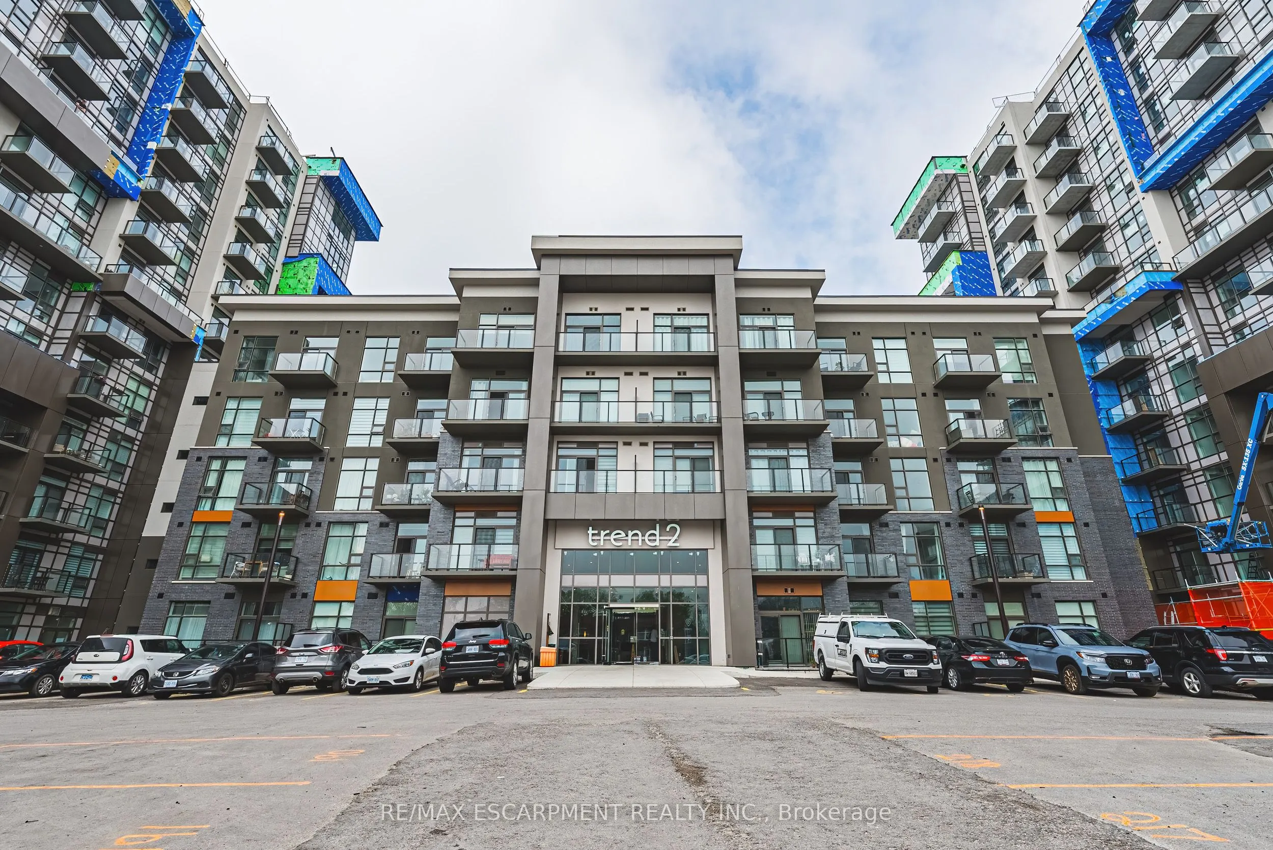 460 DUNDAS Street E, #327