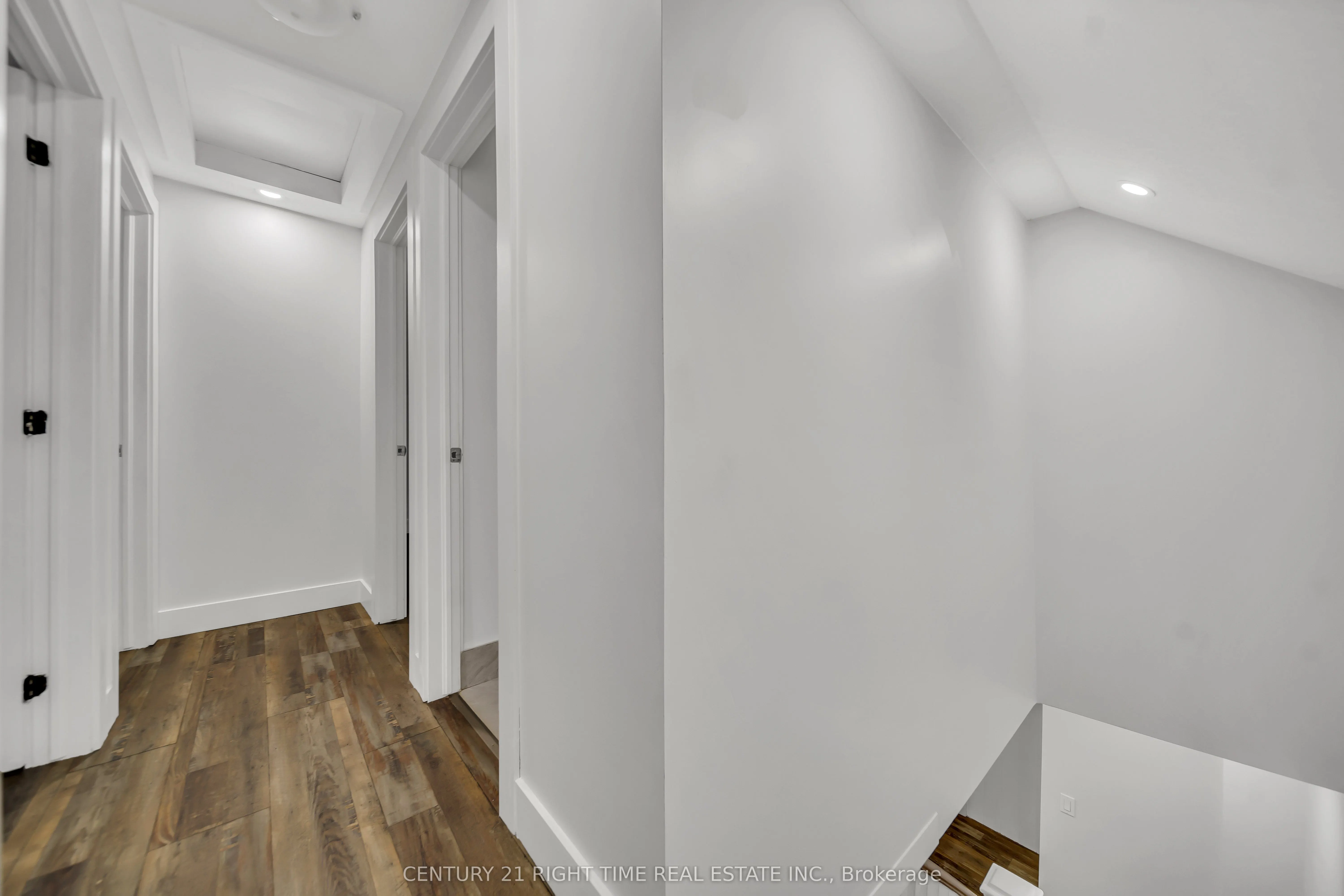 324 VICTORIA Street S