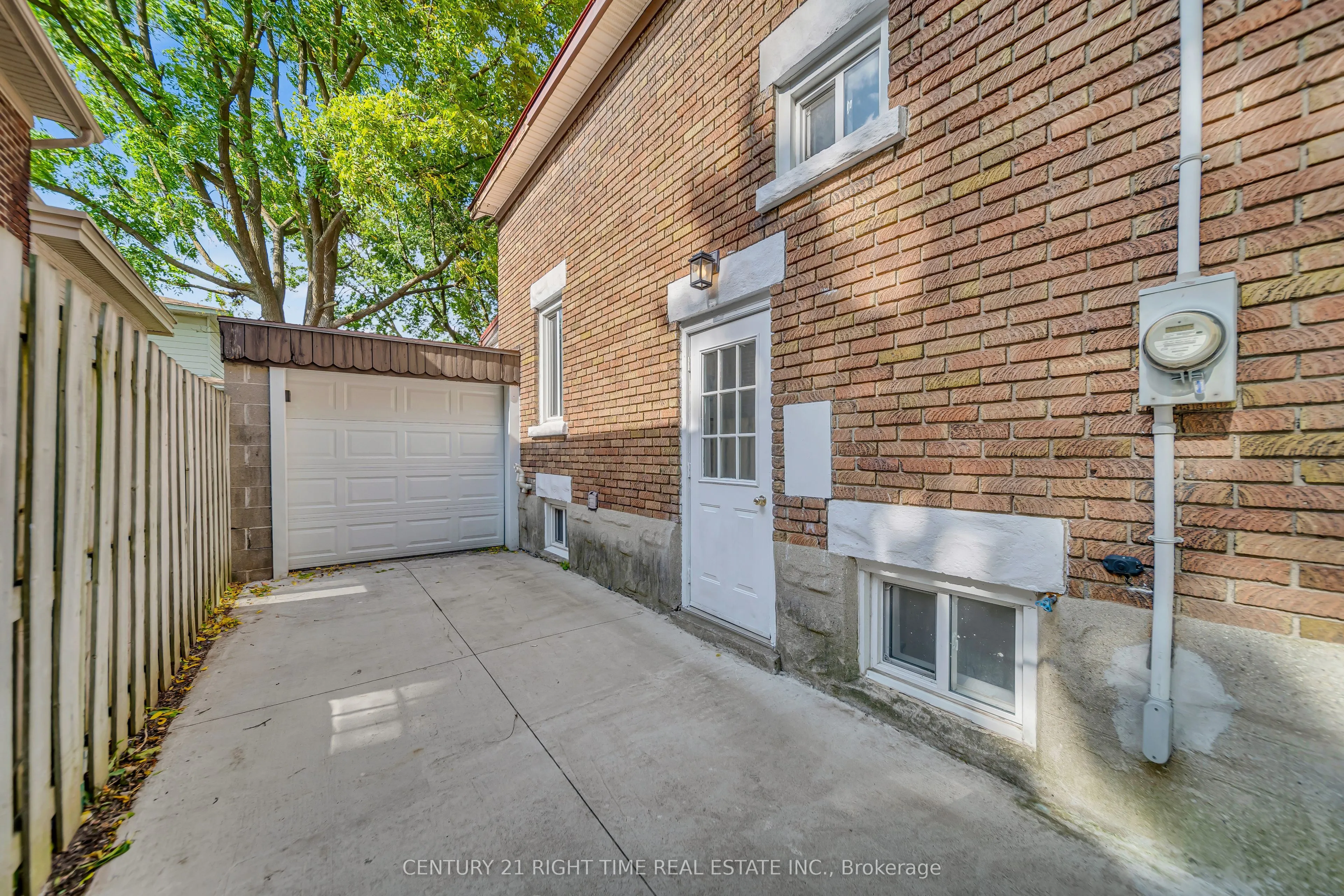 324 VICTORIA Street S