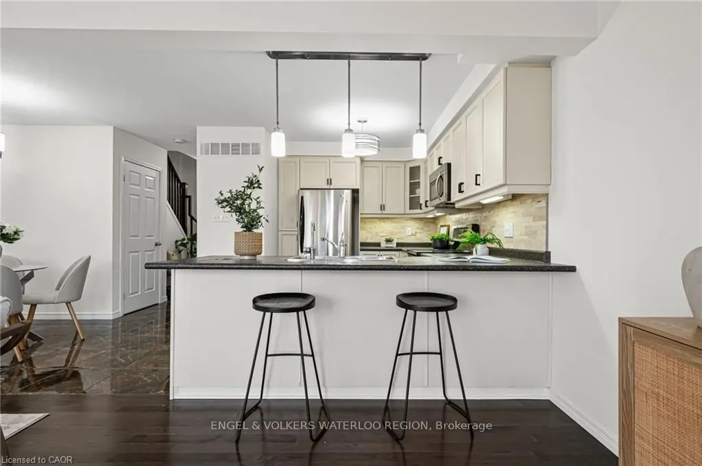 6 Upper Mercer Street, #D16