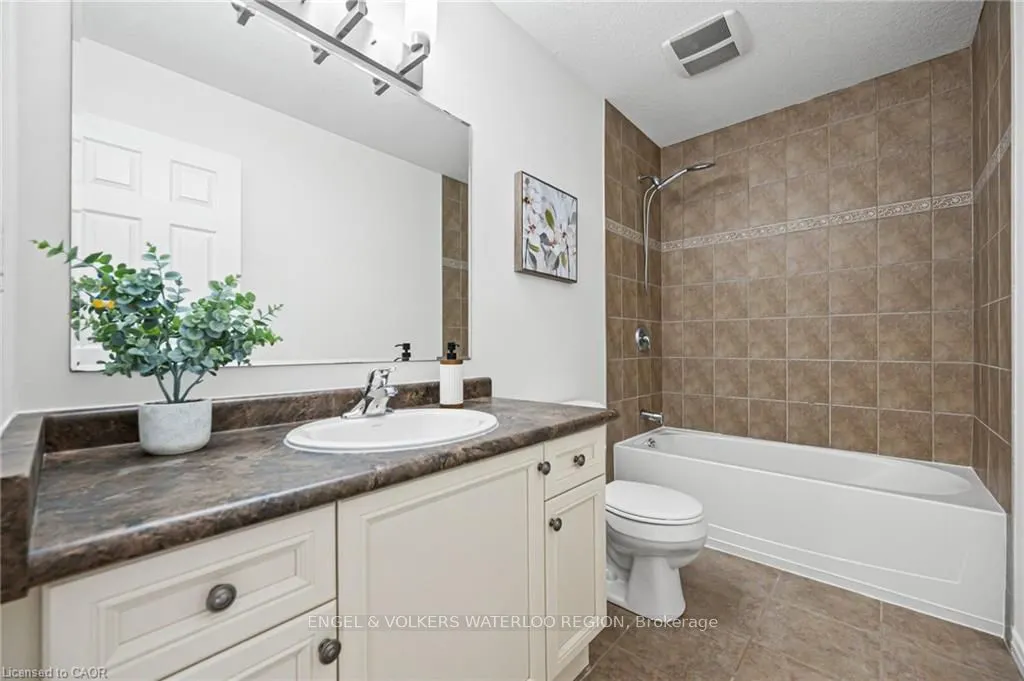 6 Upper Mercer Street, #D16