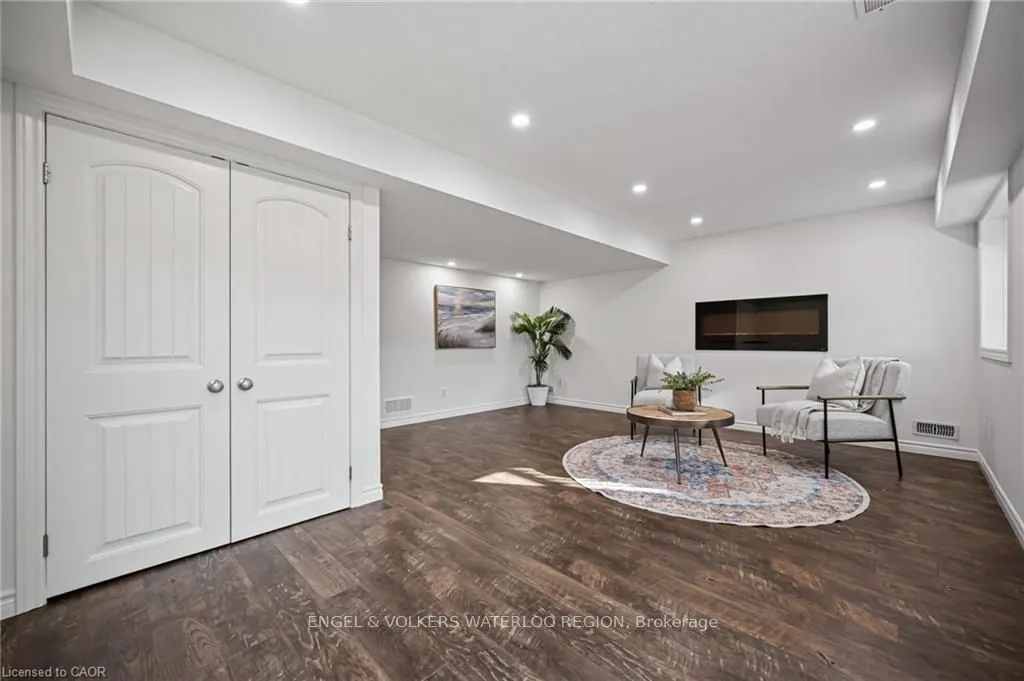 6 Upper Mercer Street, #D16