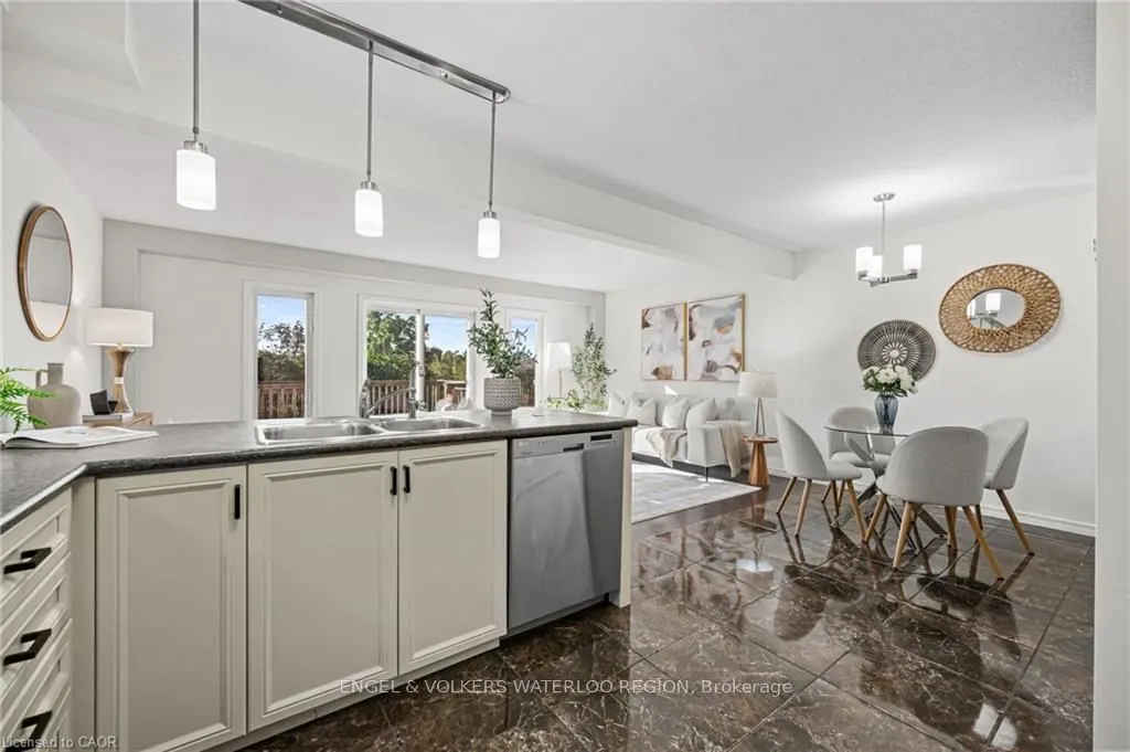 6 Upper Mercer Street, #D16