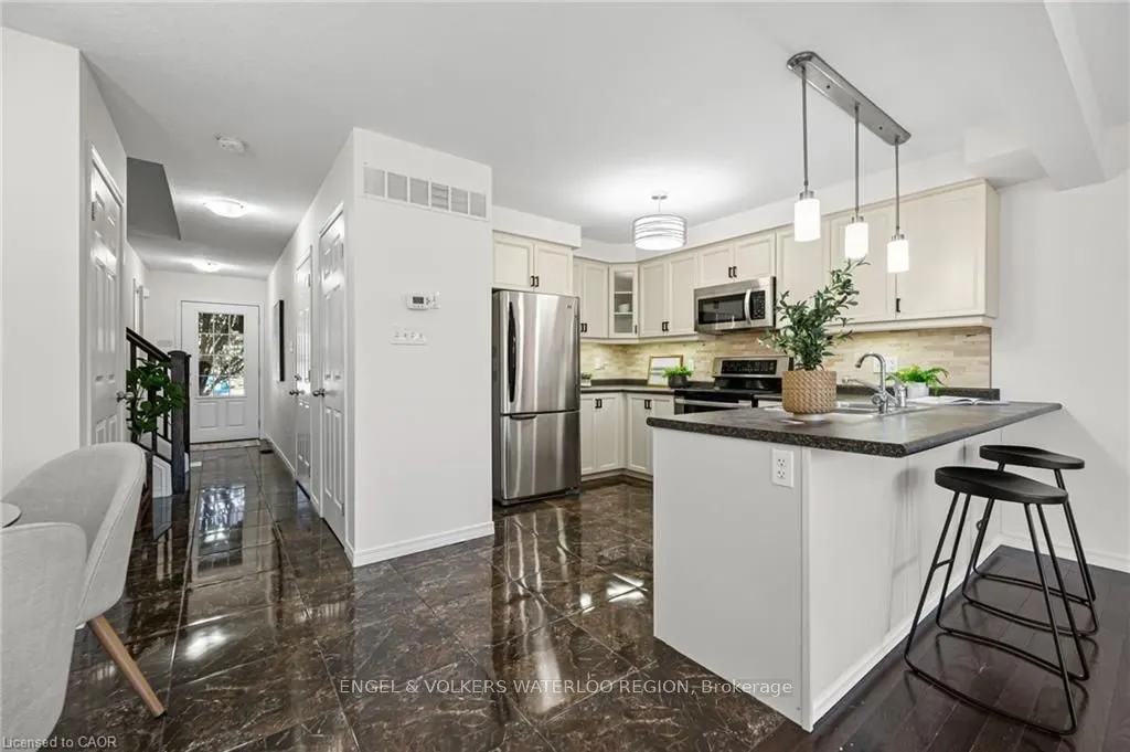 6 Upper Mercer Street, #D16