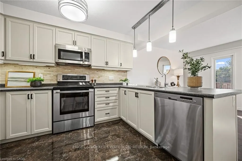 6 Upper Mercer Street, #D16