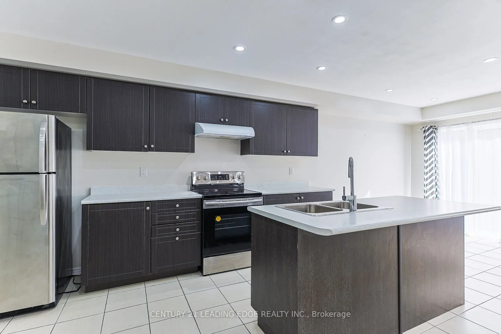 153 Thompson Road
