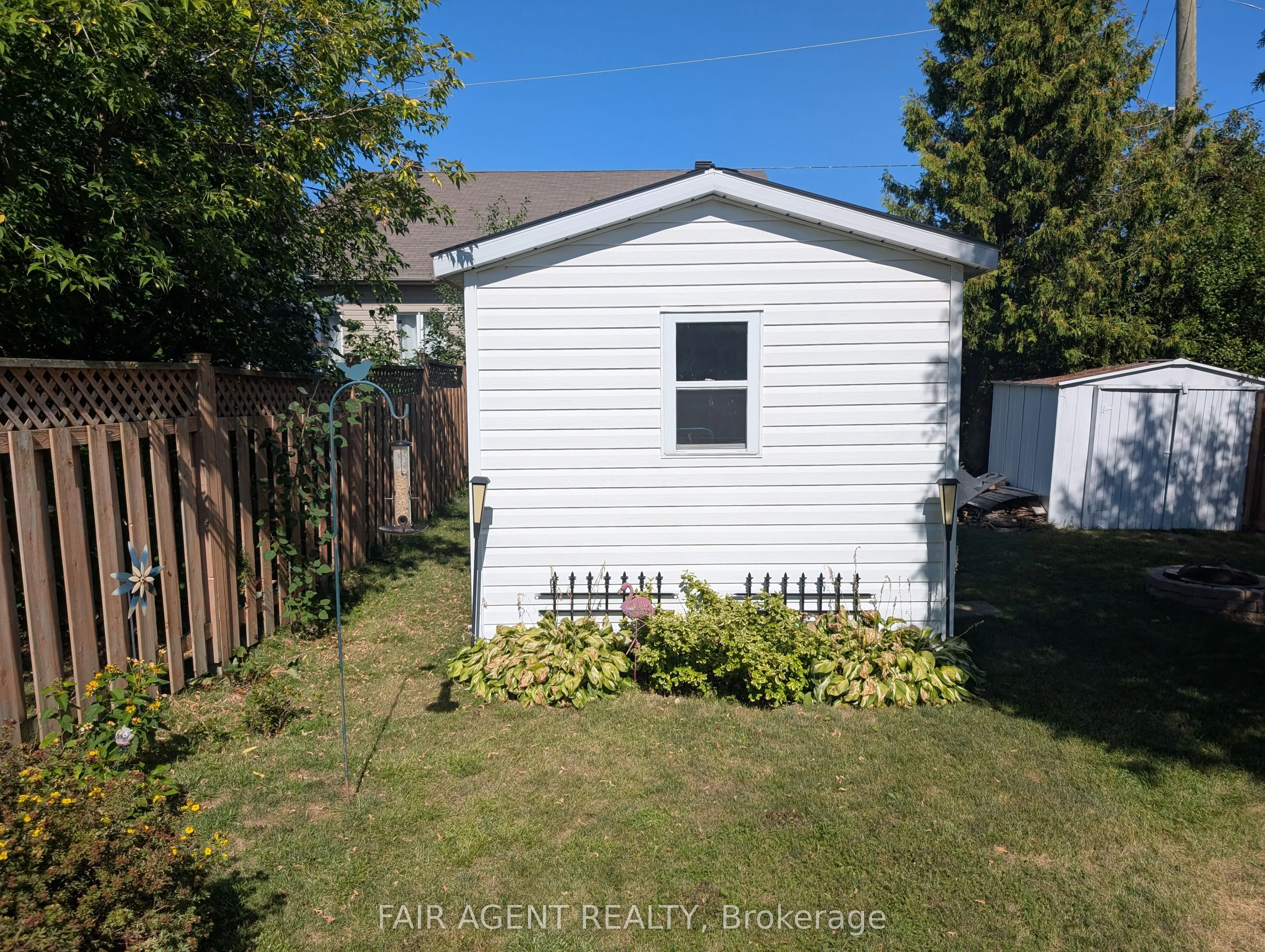 167 EDWARD Street S