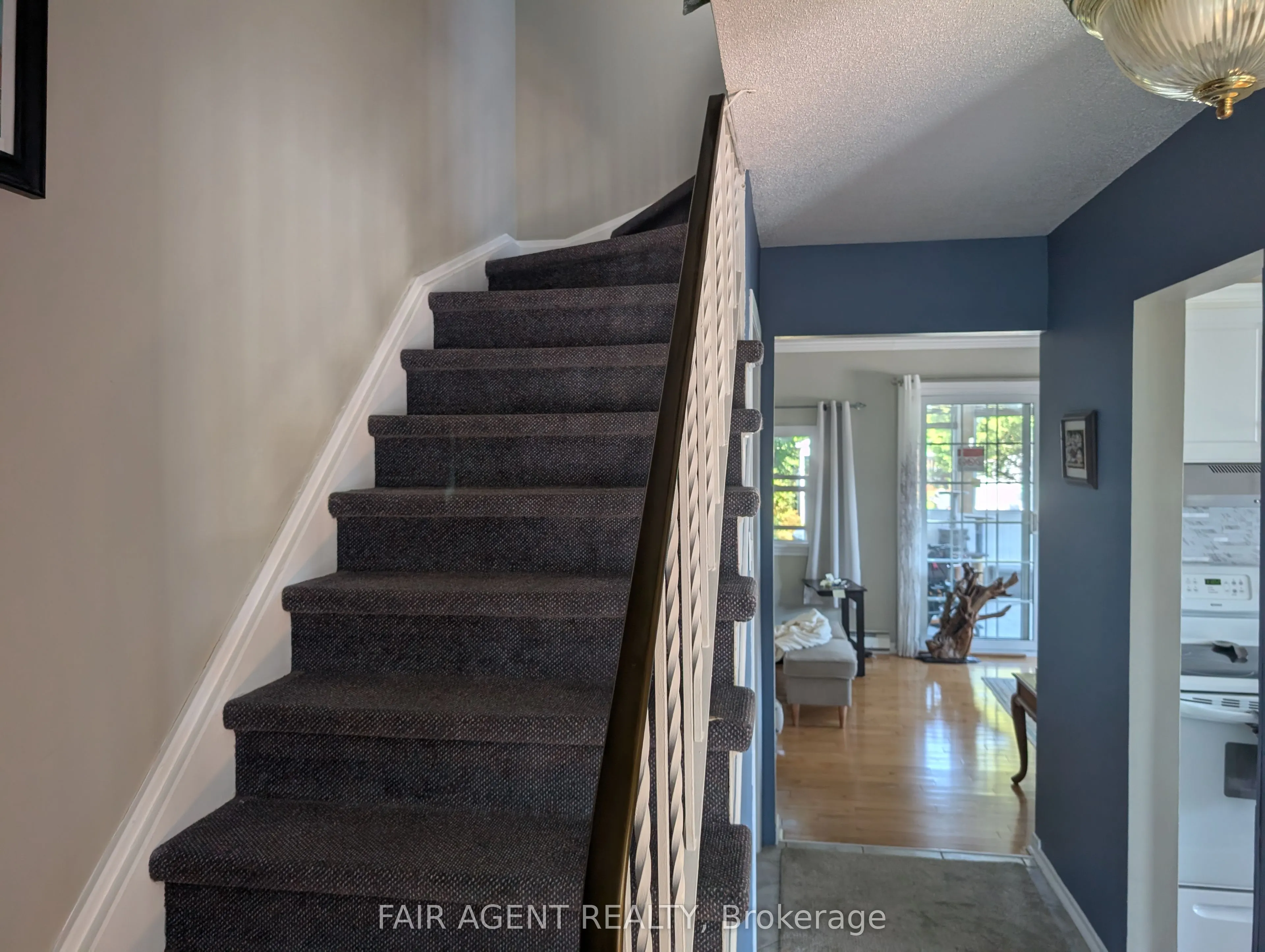 167 EDWARD Street S