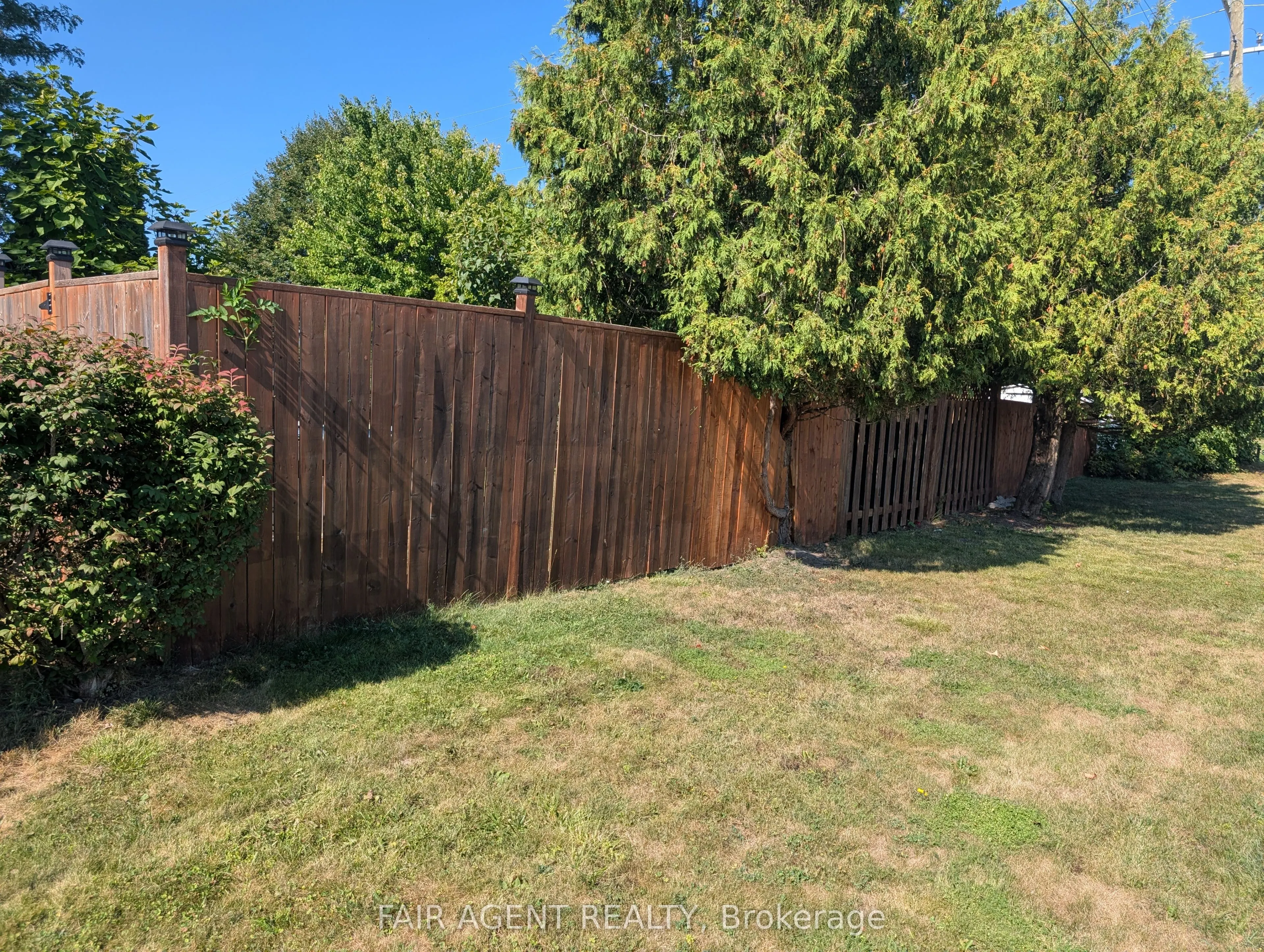167 EDWARD Street S