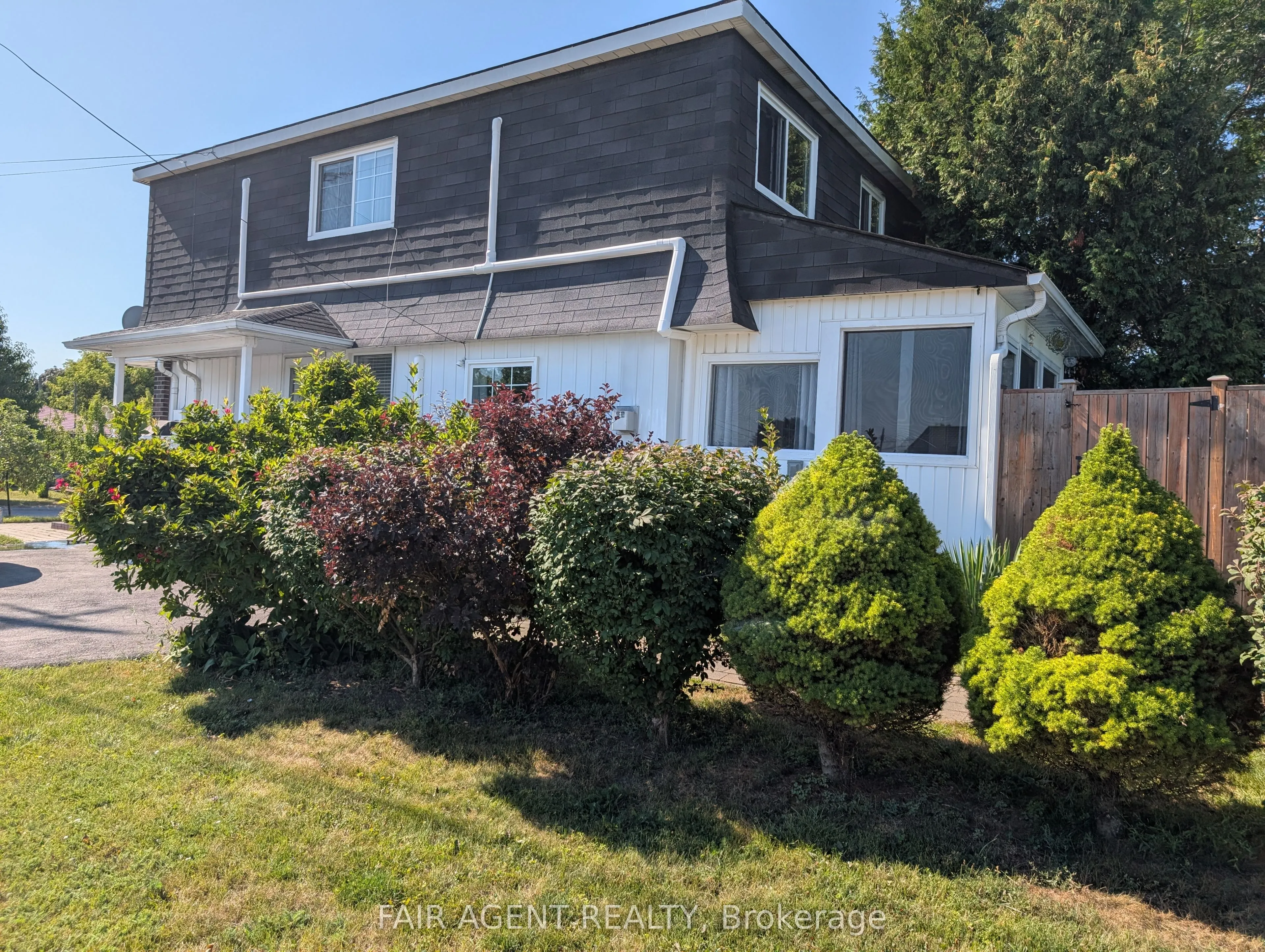 167 EDWARD Street S