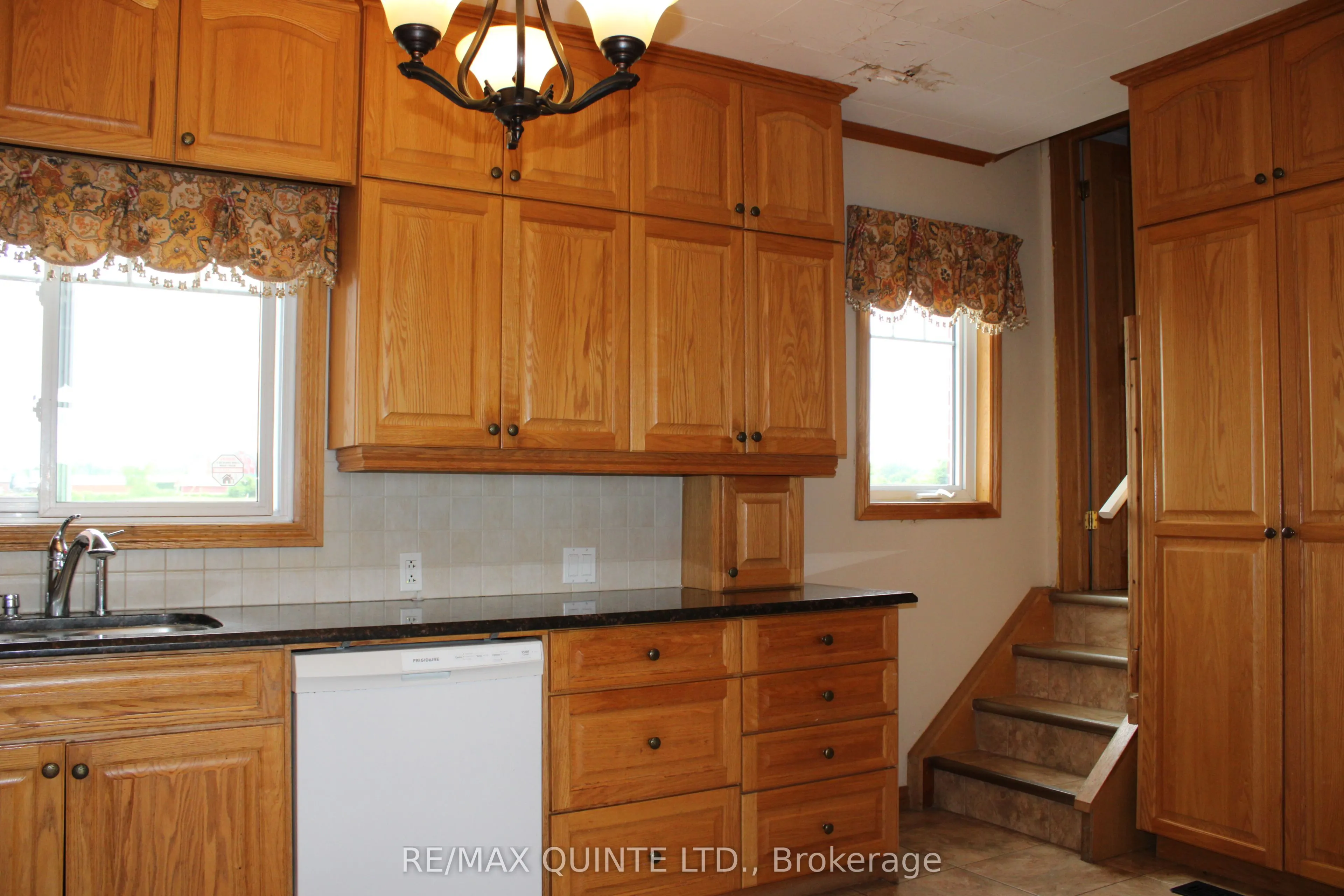 472 Maple Road