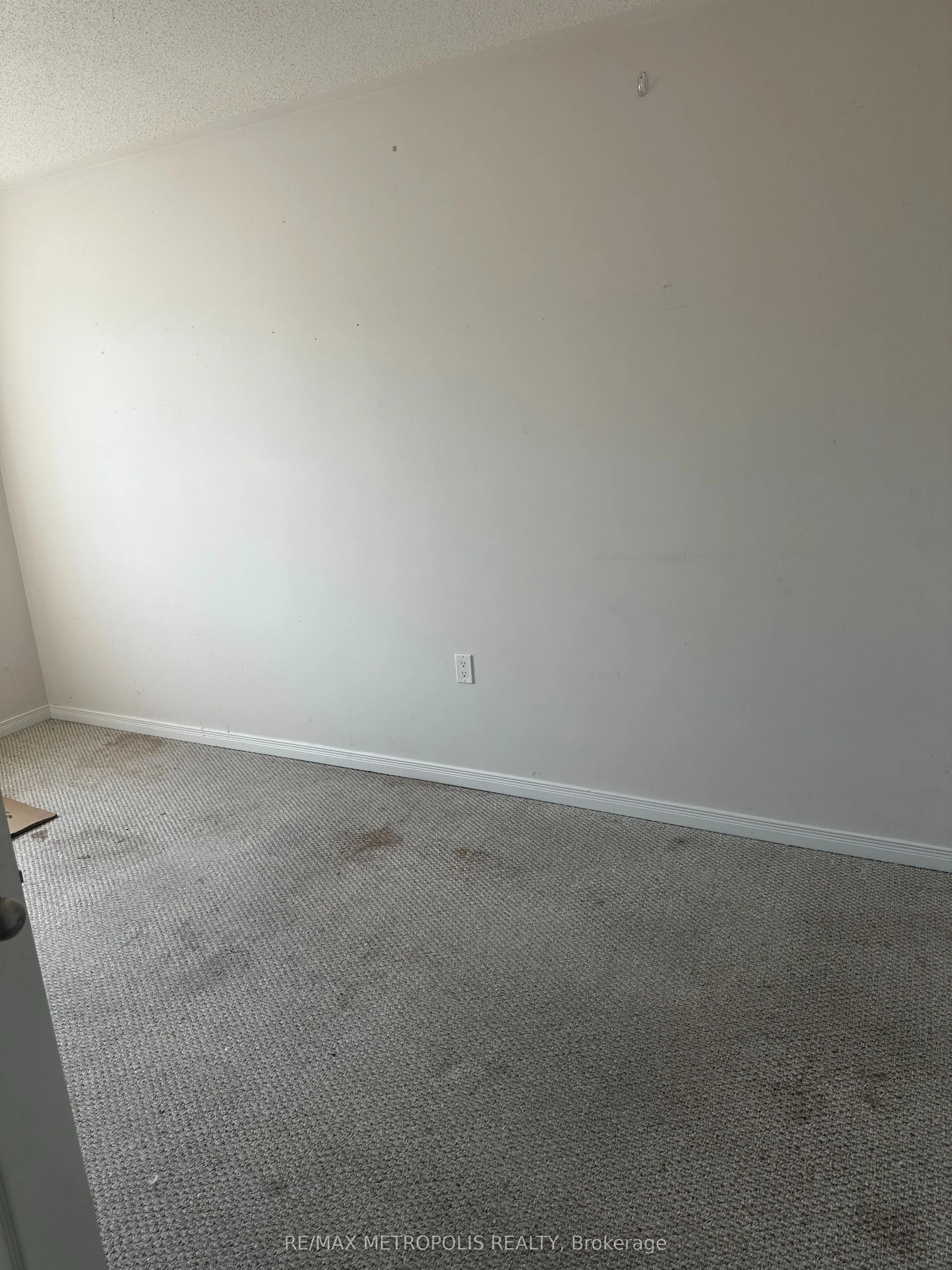 73 Summer Lane, #Upper Room1