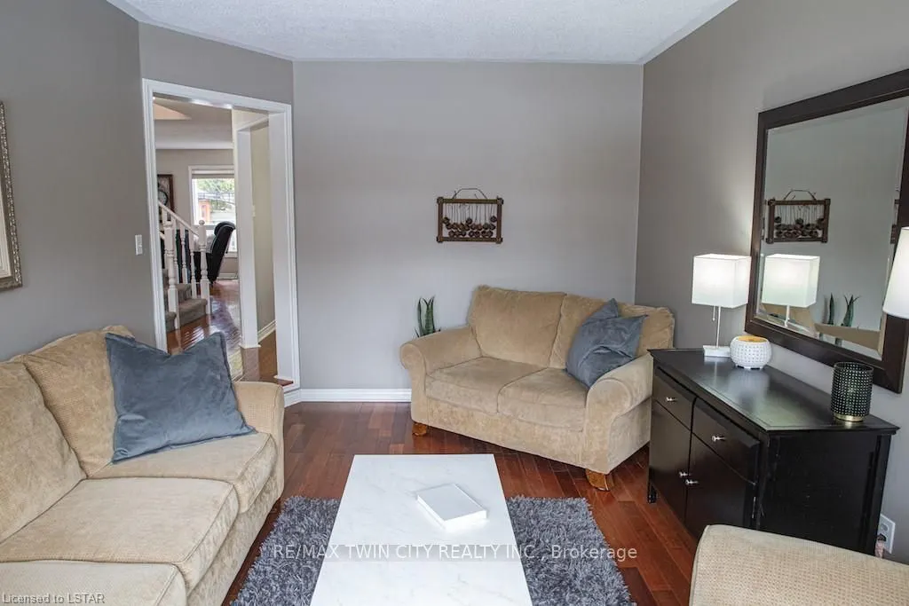 42 Redwood Lane