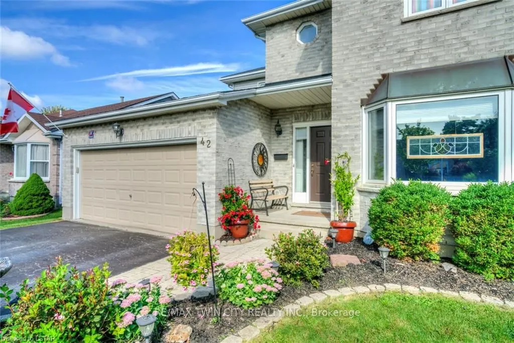 42 Redwood Lane
