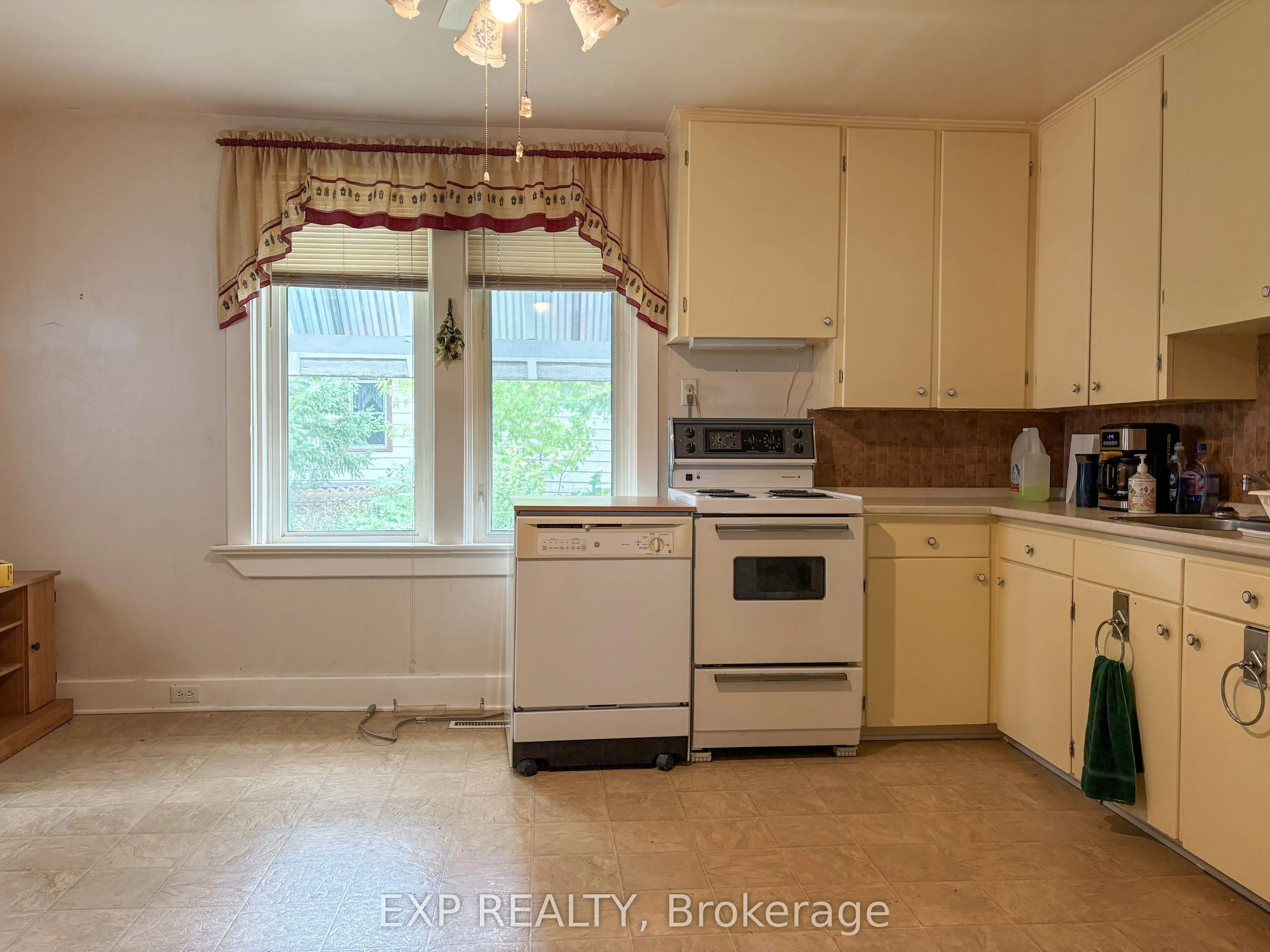 57 Bank Street S