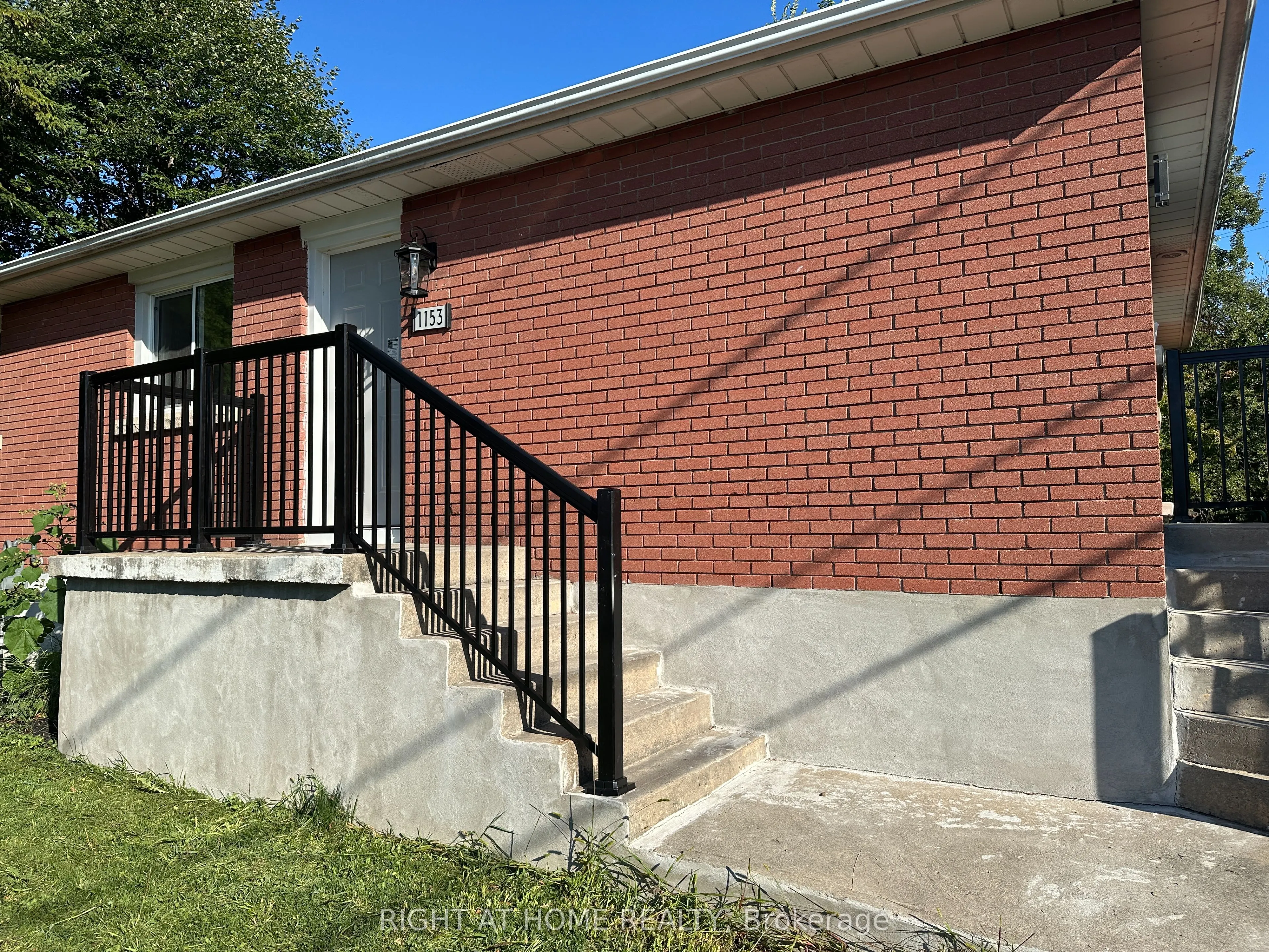 1153 Johnson Street N